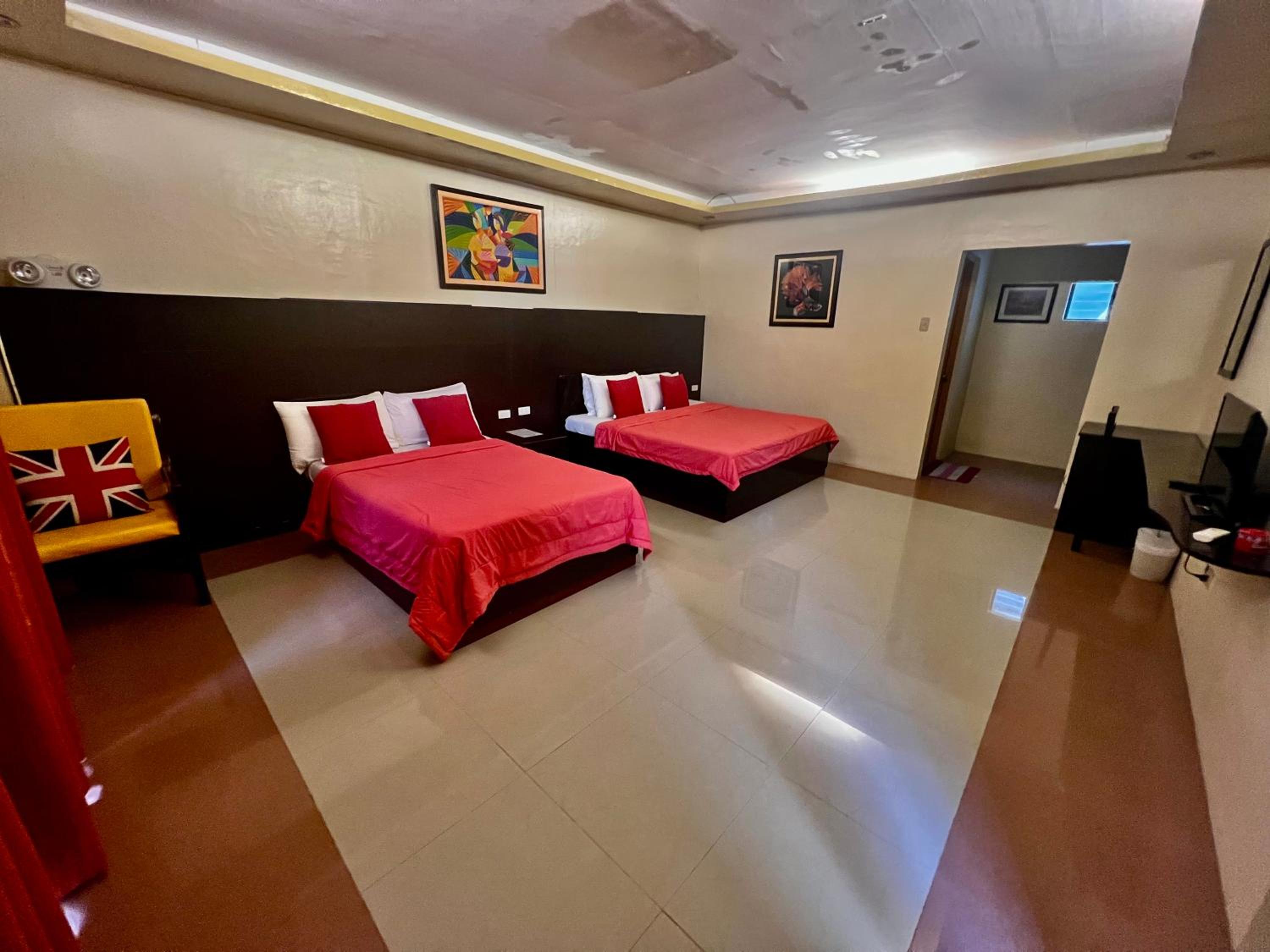 Family Room - Photo 2