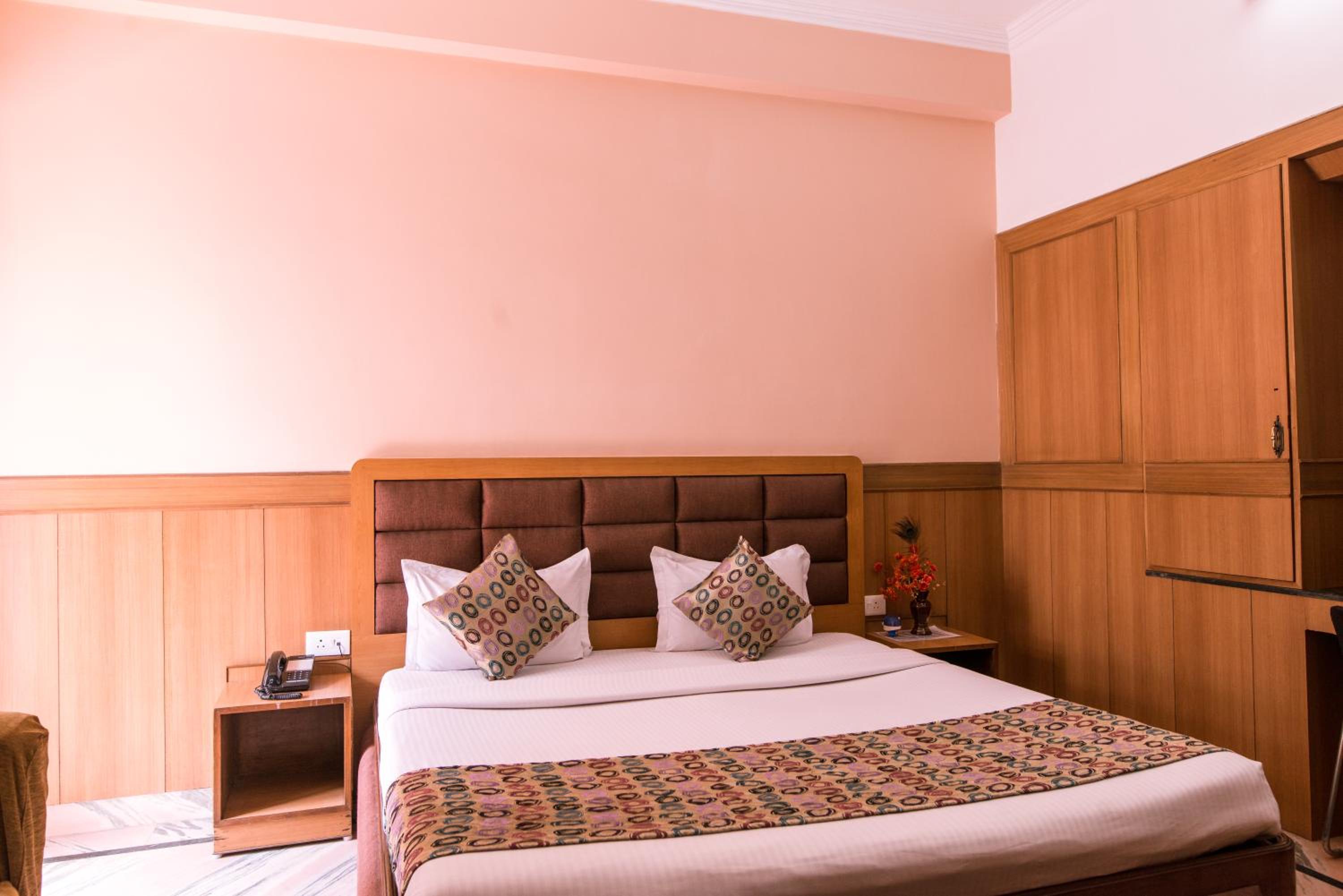 Deluxe Double or Twin Room with complimentary 10% discount on food and early check-in at 10 am photo 3