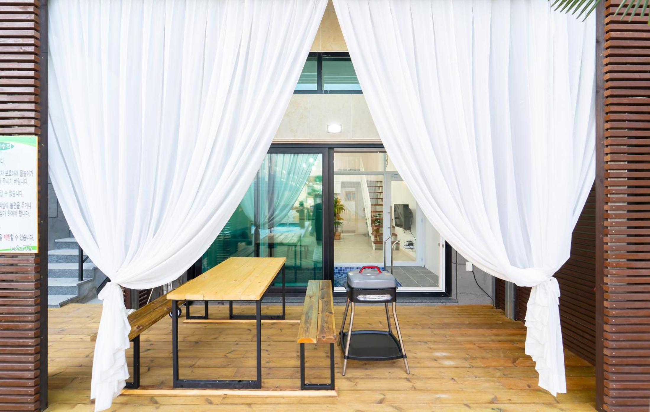 Apartment with Pool View  - Photo 7