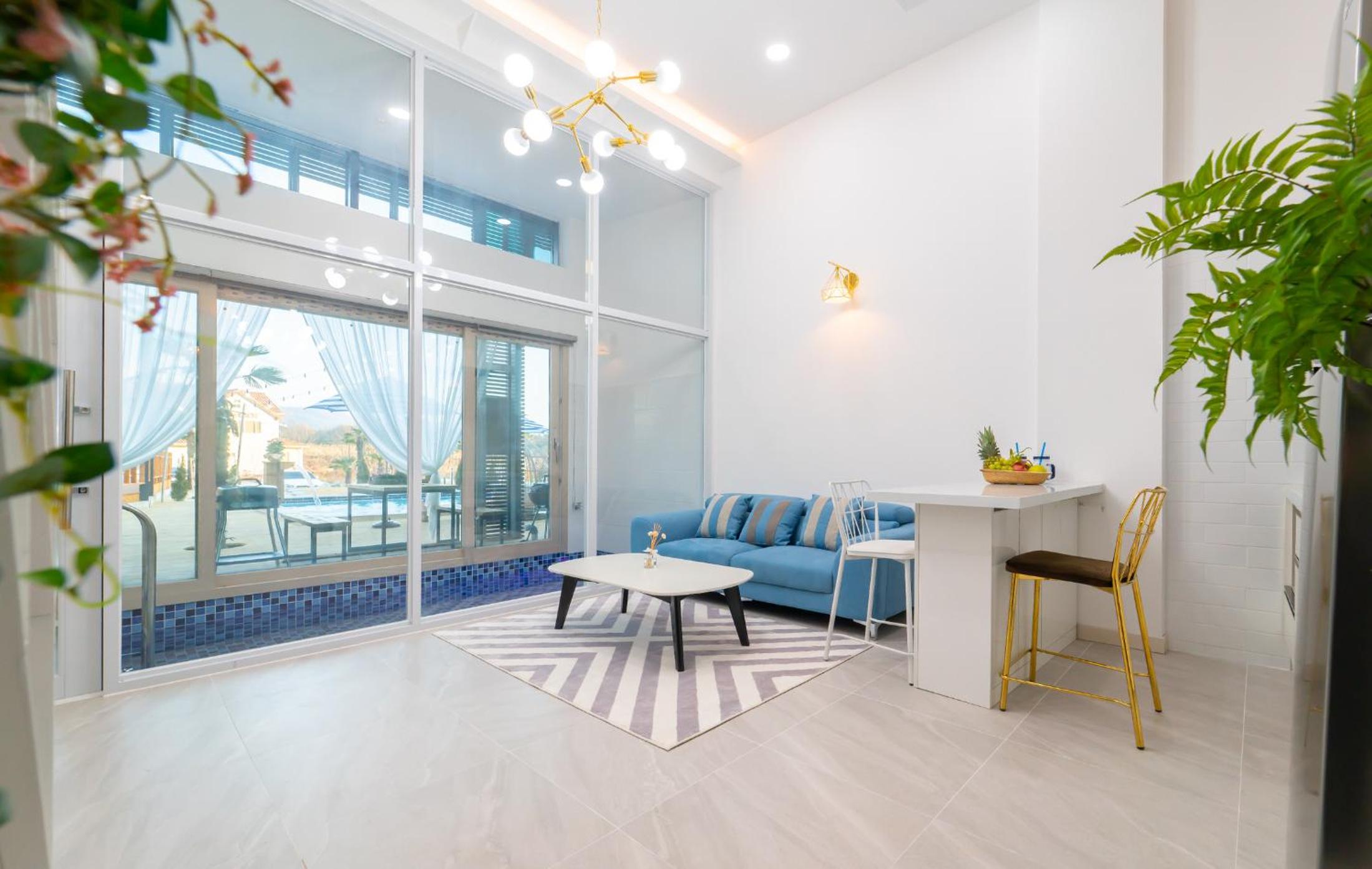 Apartment with Pool View  - Photo 10