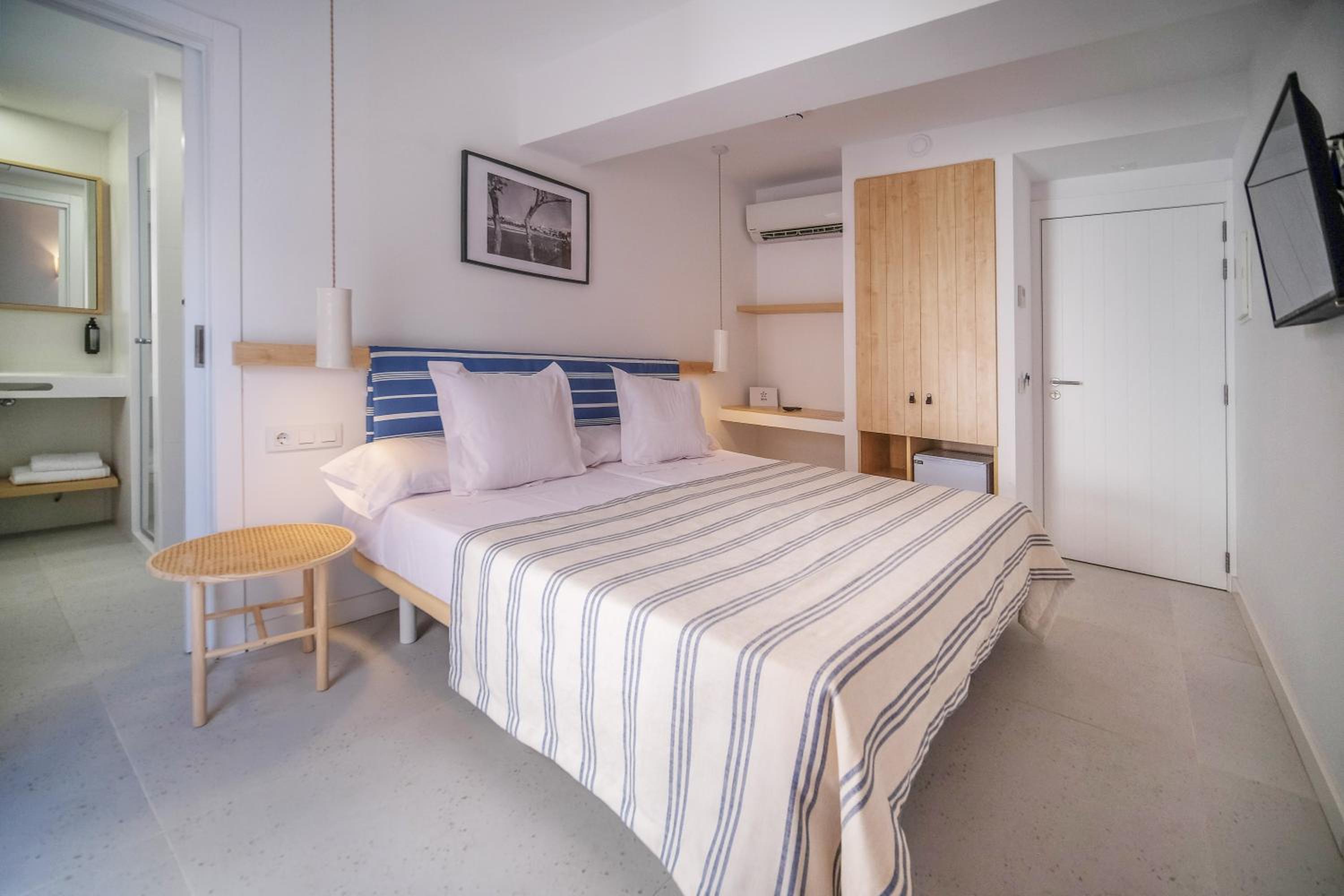 Double or Twin Room photo 3