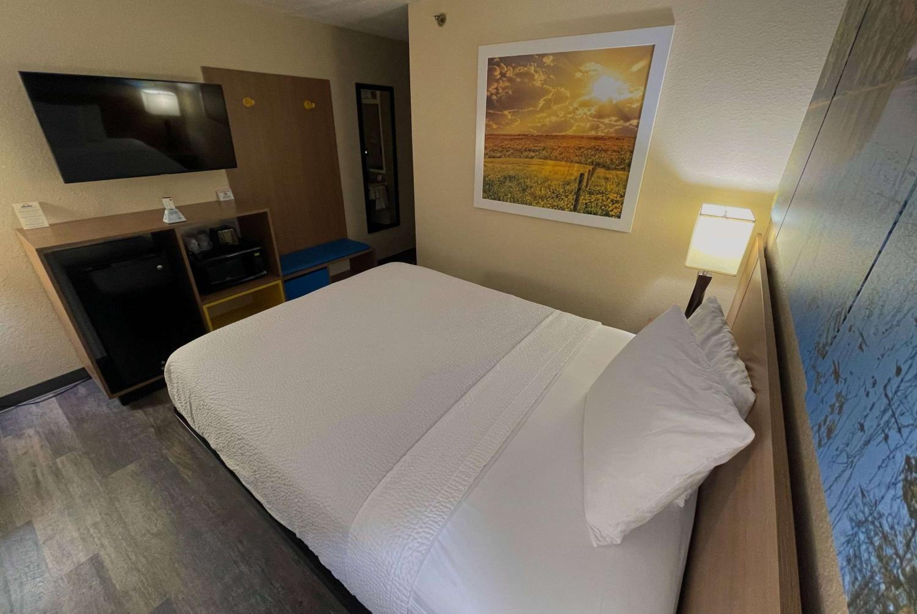 Queen Room - Disability Access - Non-Smoking - Photo 4