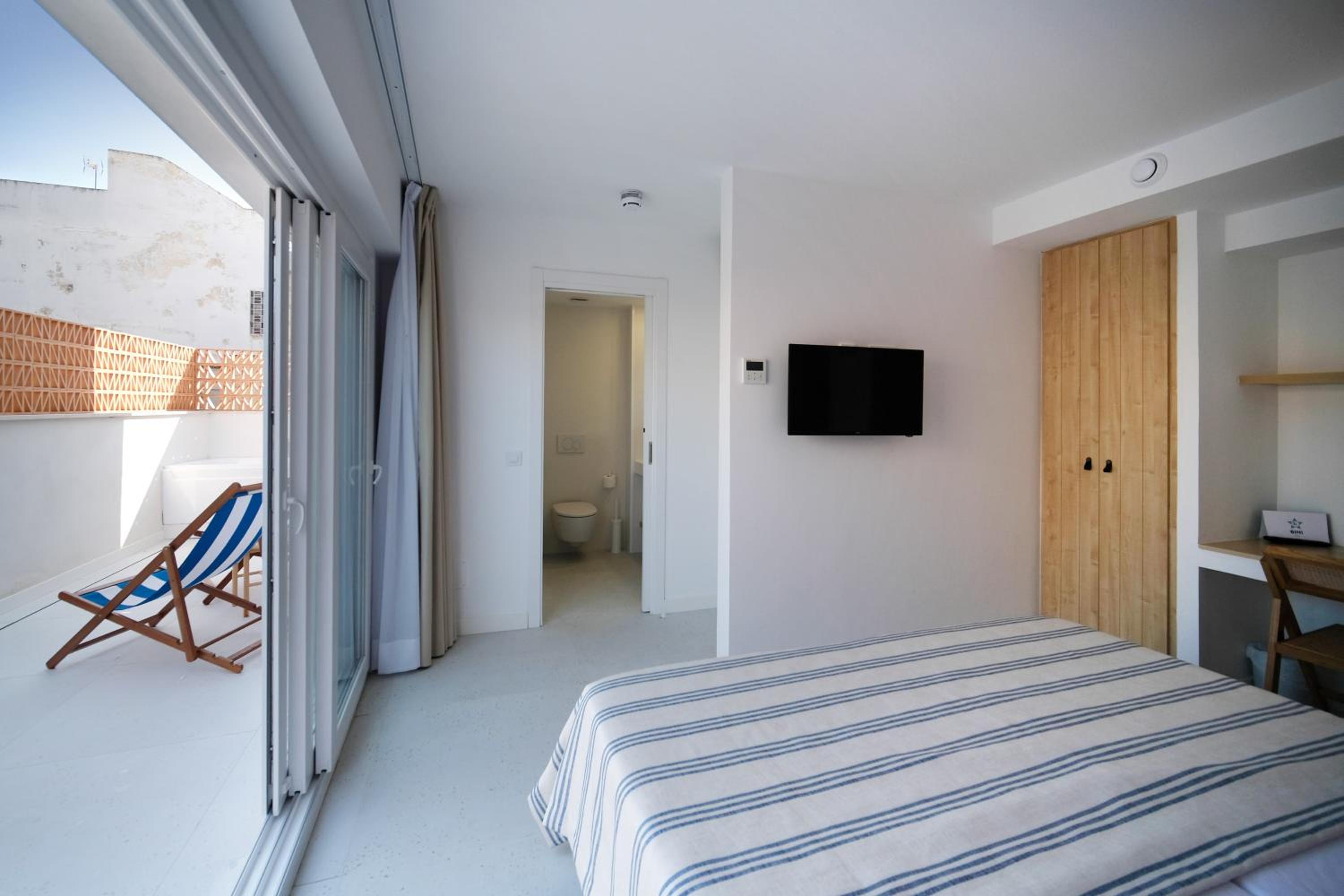 Double Room with Balcony photo 2