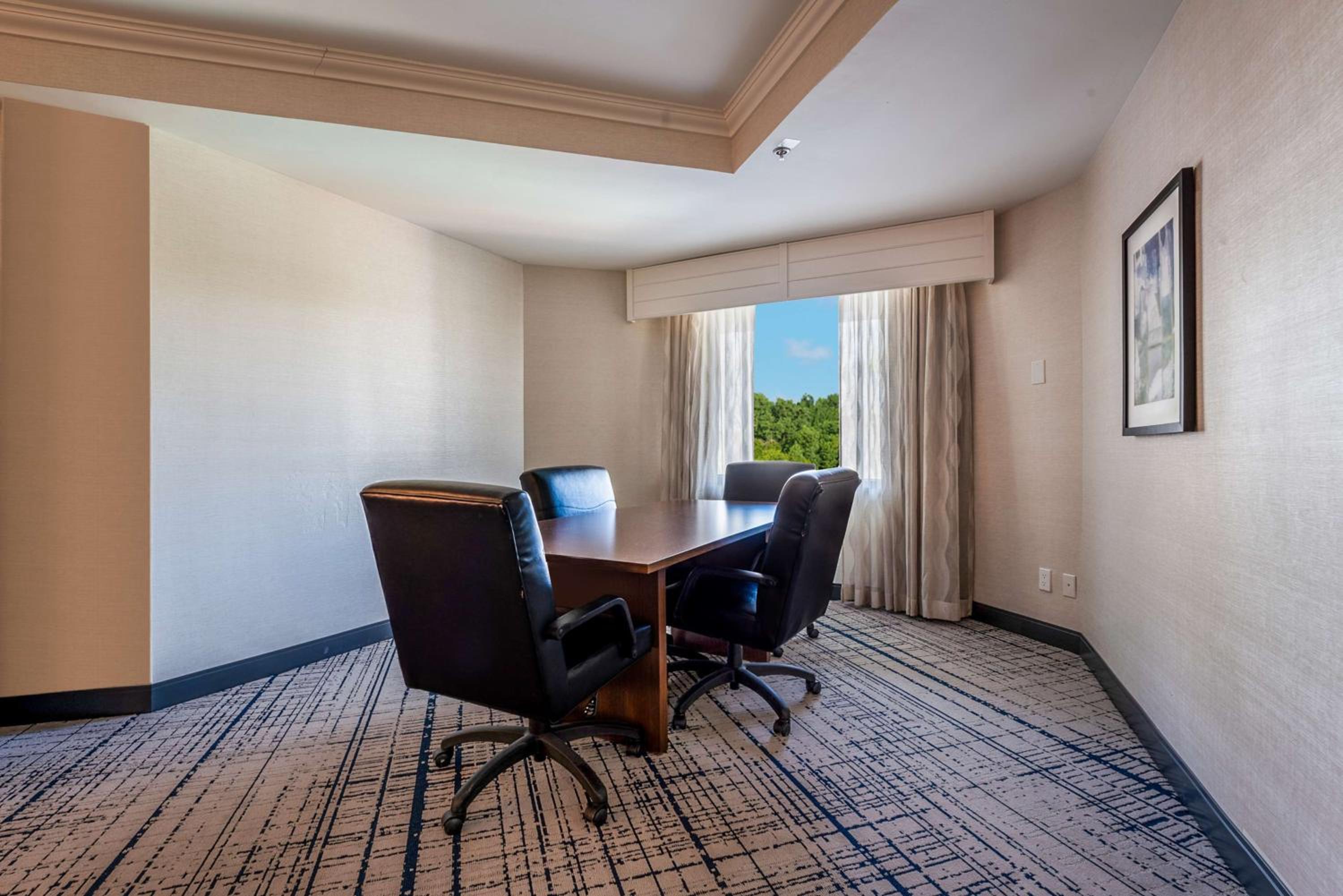 King Room with Sofa Bed and Conference Table - Photo 4
