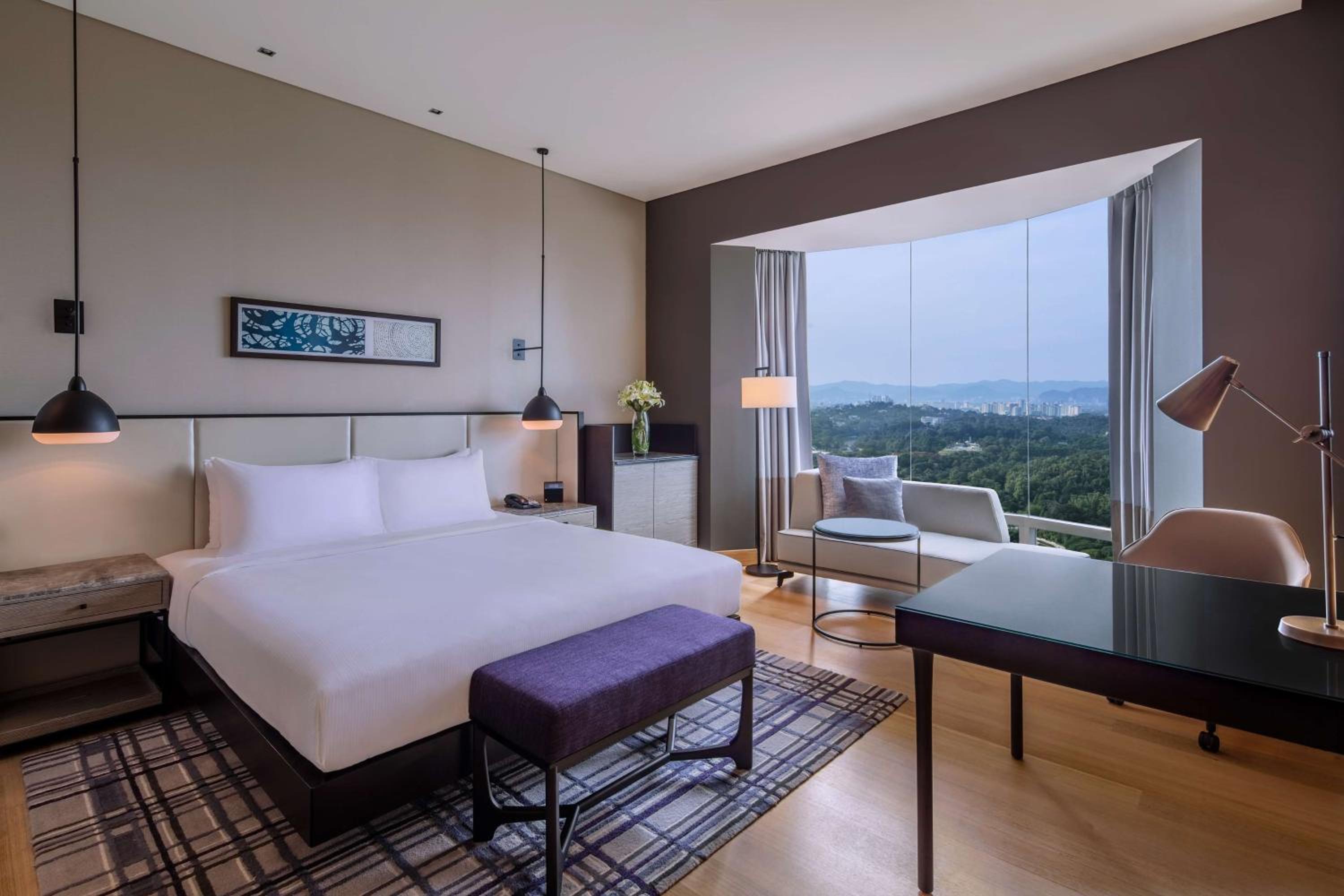 Executive King Room With Lake View