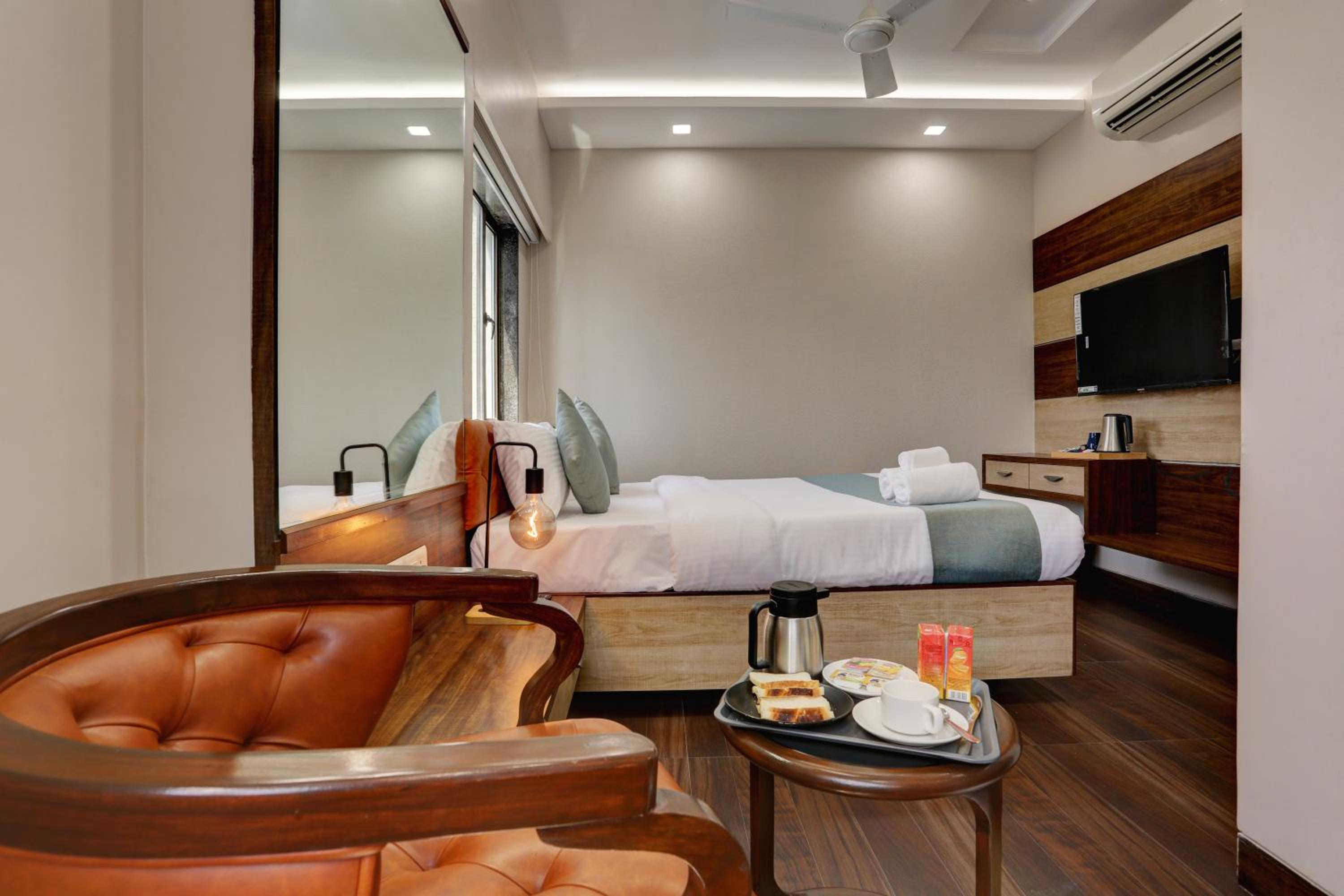 Deluxe Room - Photo 5