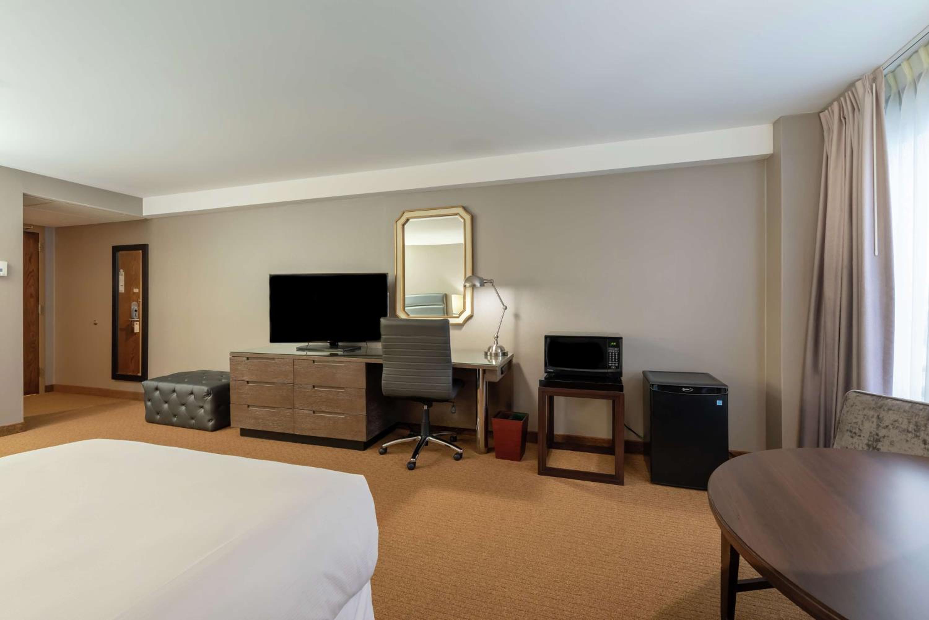 Deluxe Double Room With Two Double Beds - Disability Access/Bath Tub