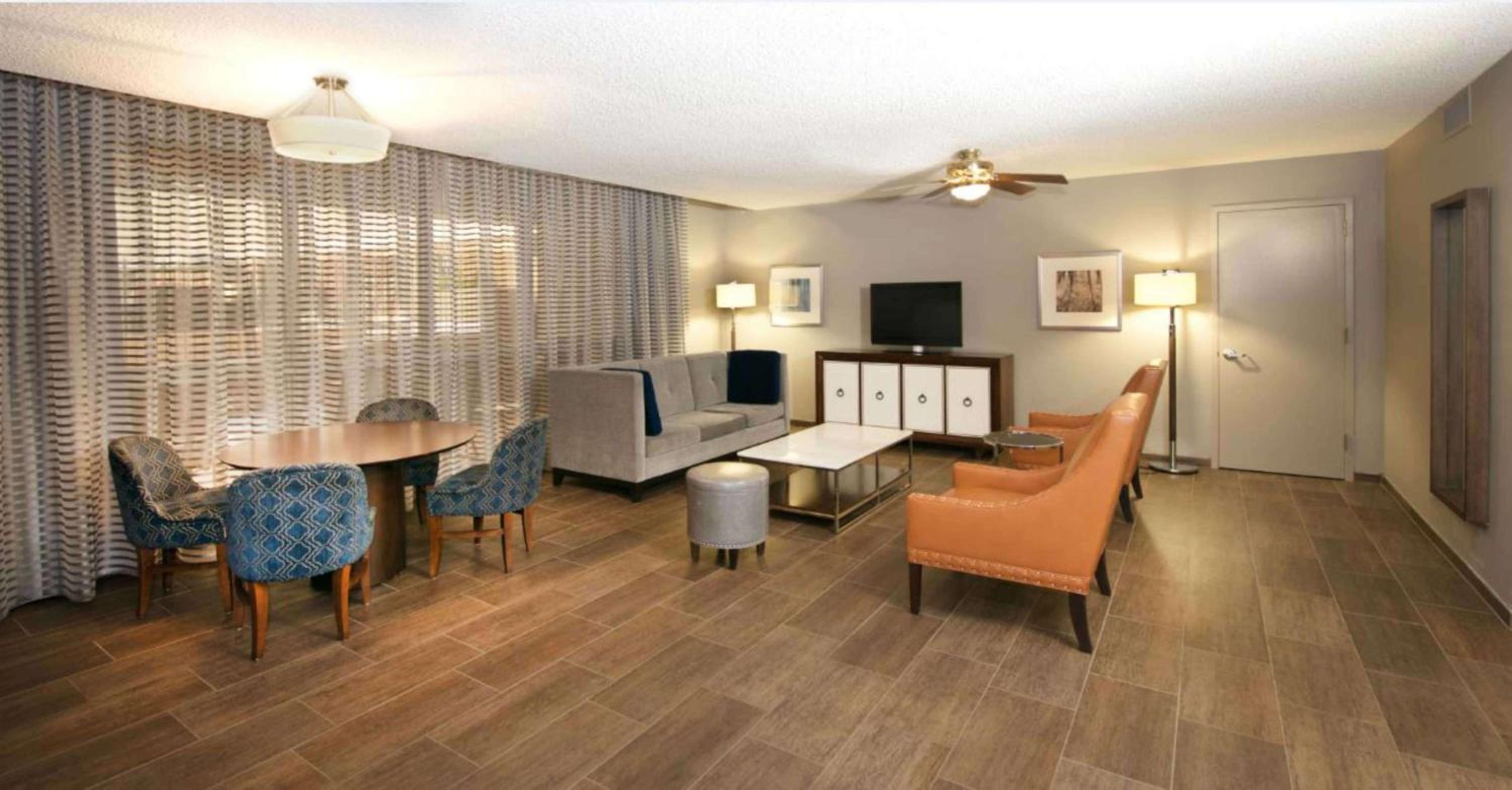 Deluxe Parlor Room with Murphy Bed photo 1