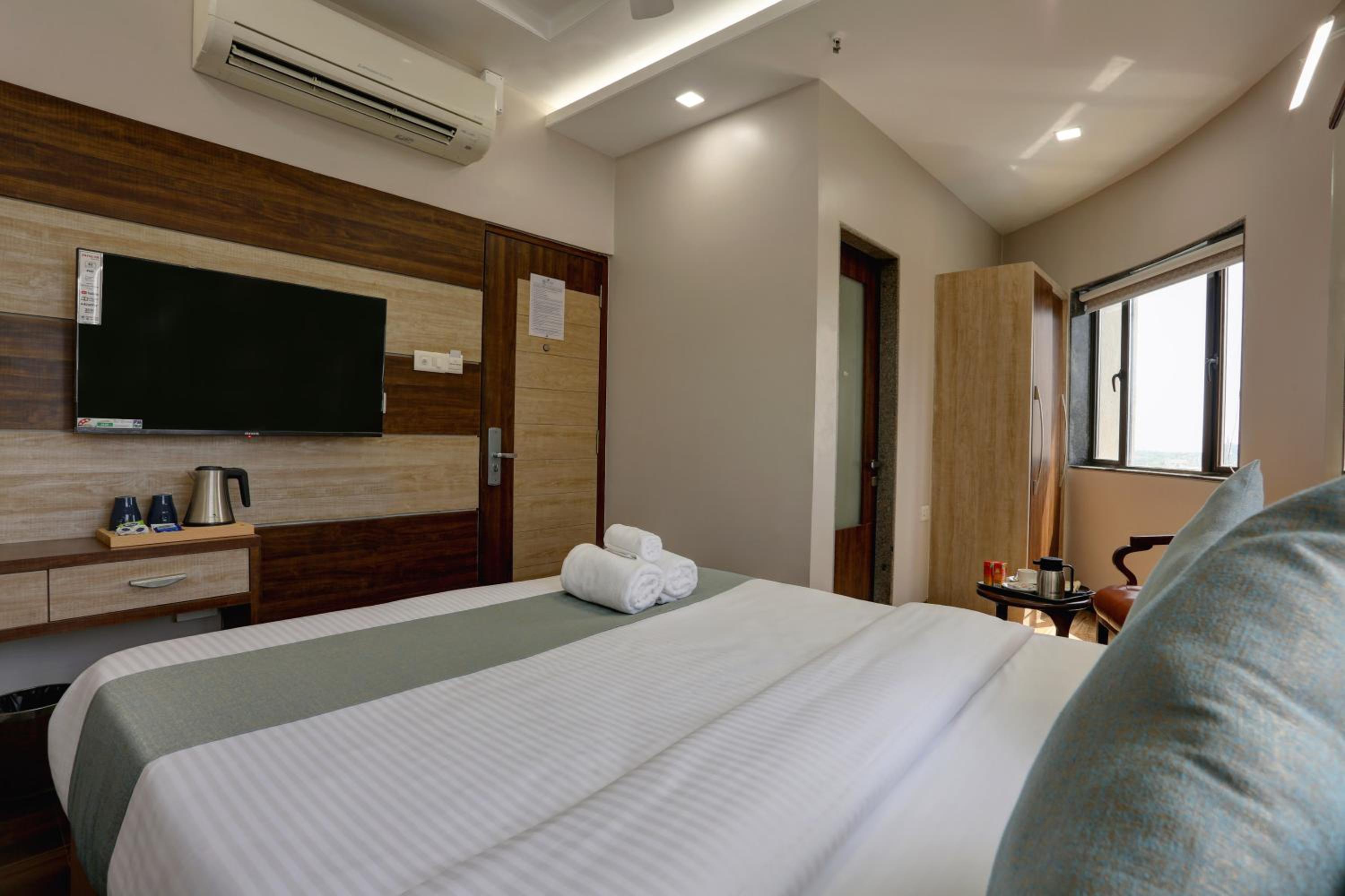 Deluxe Room - Photo 9