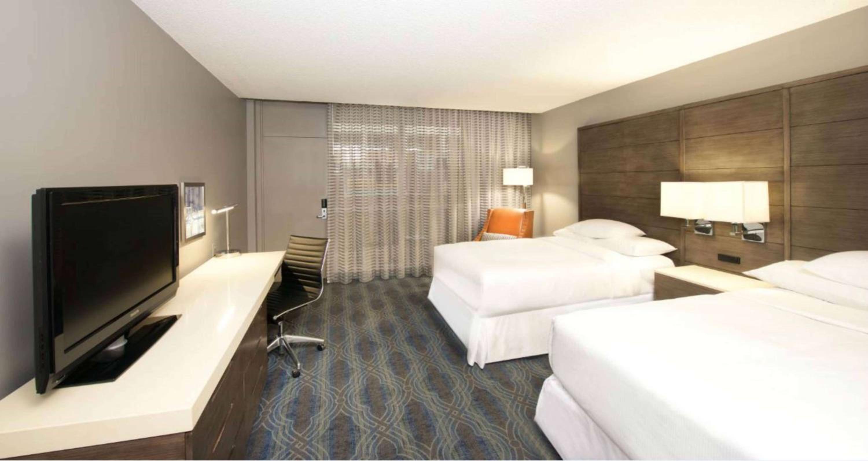 Double Room with Pool View - Photo 3