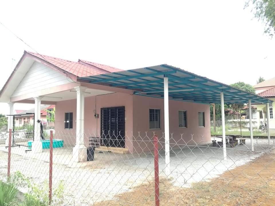 Three-Bedroom House photo 1