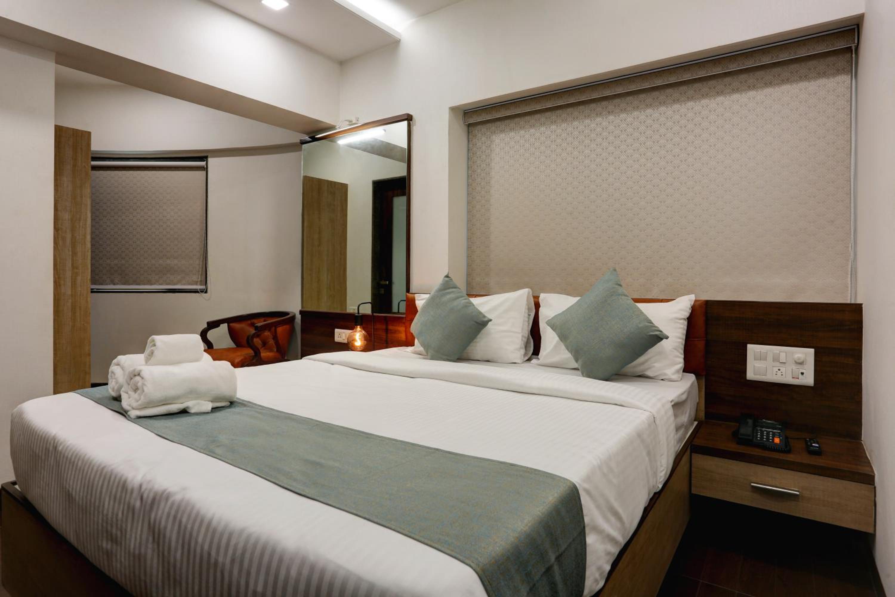 Deluxe Room - Photo 7