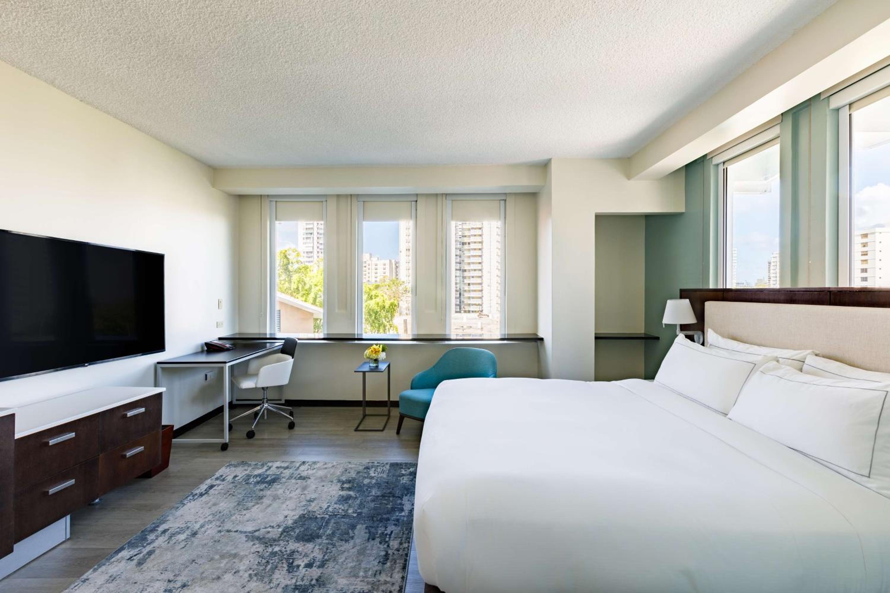 Corner King Room - Photo 2