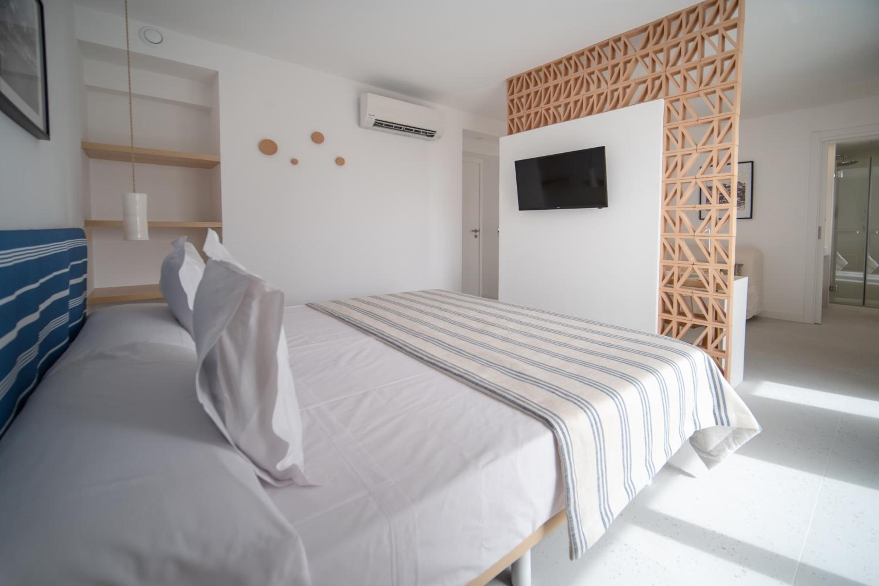 Double room with balcony with port view photo 2