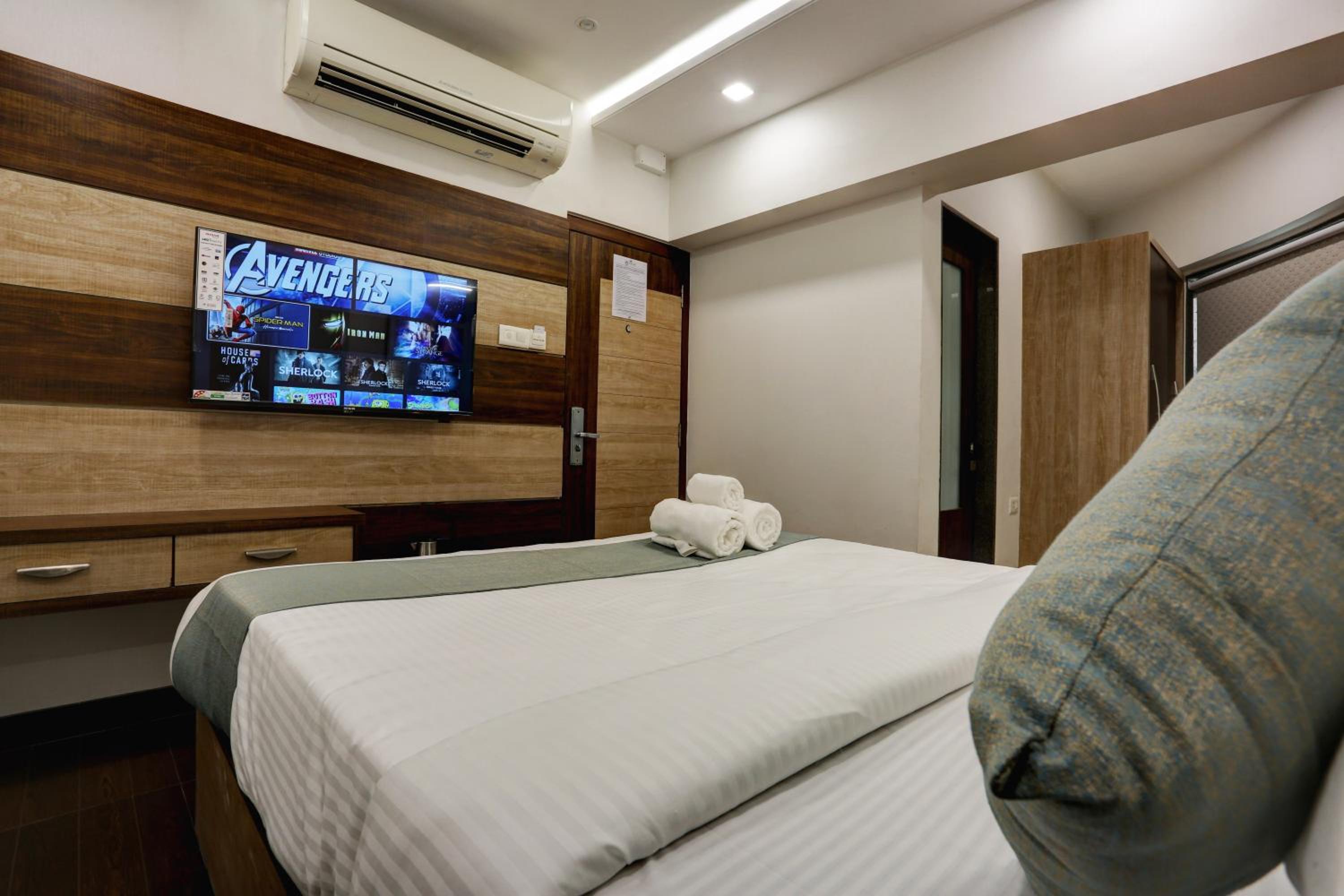 Deluxe Room - Photo 6