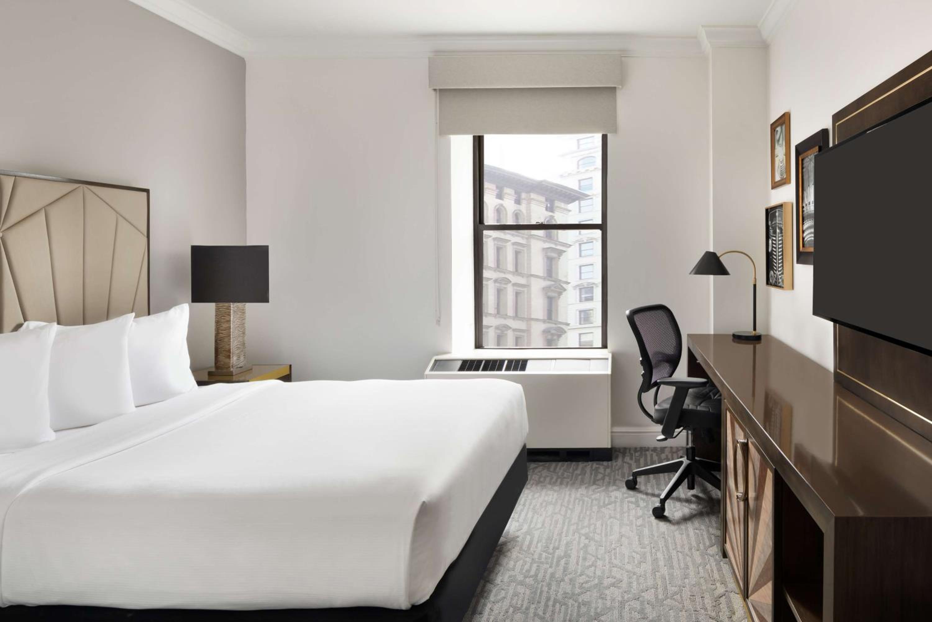 Deluxe Queen Room