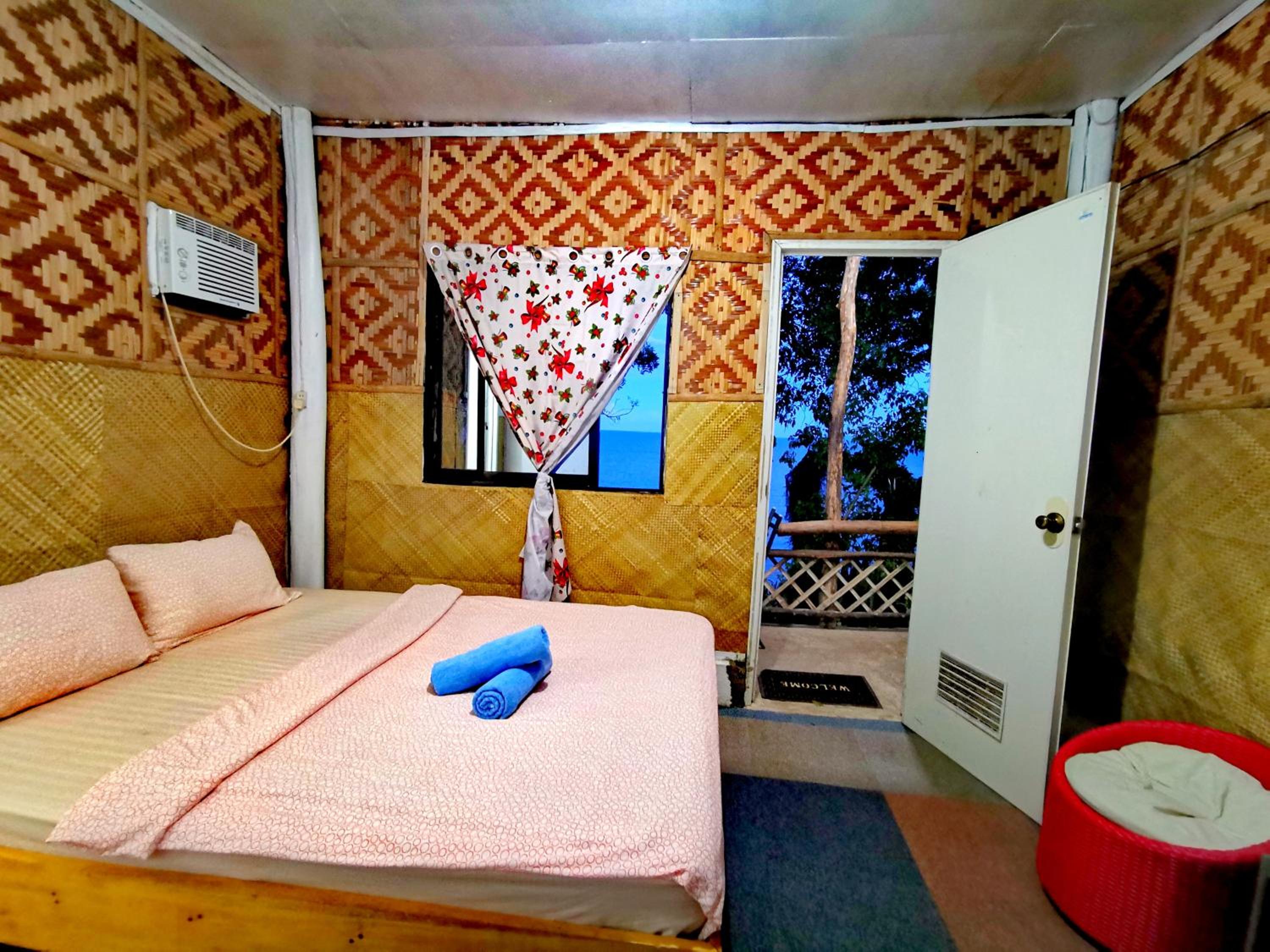 Deluxe Double Room with Balcony and Sea View - Photo 1