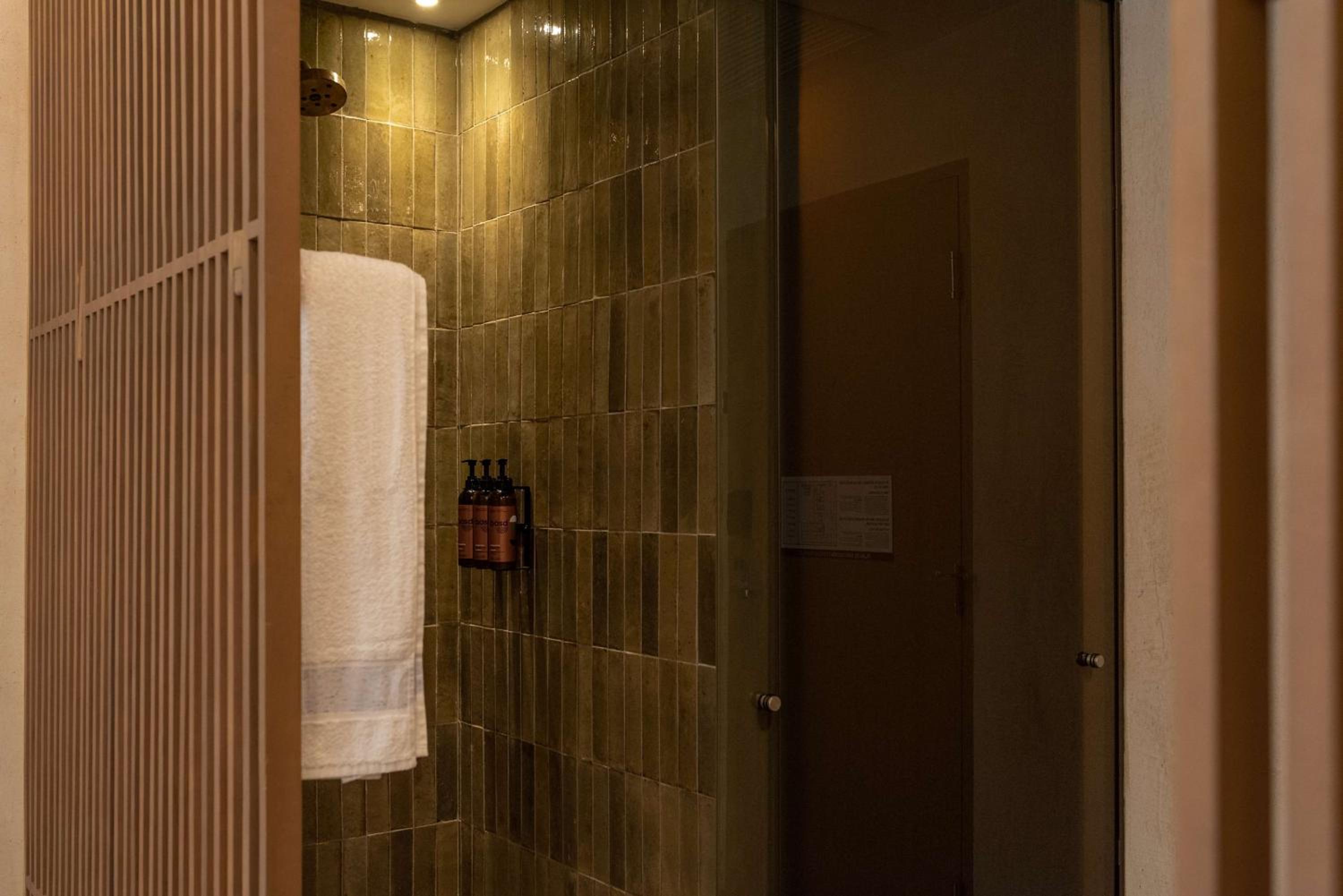 Queen Room - Photo 7
