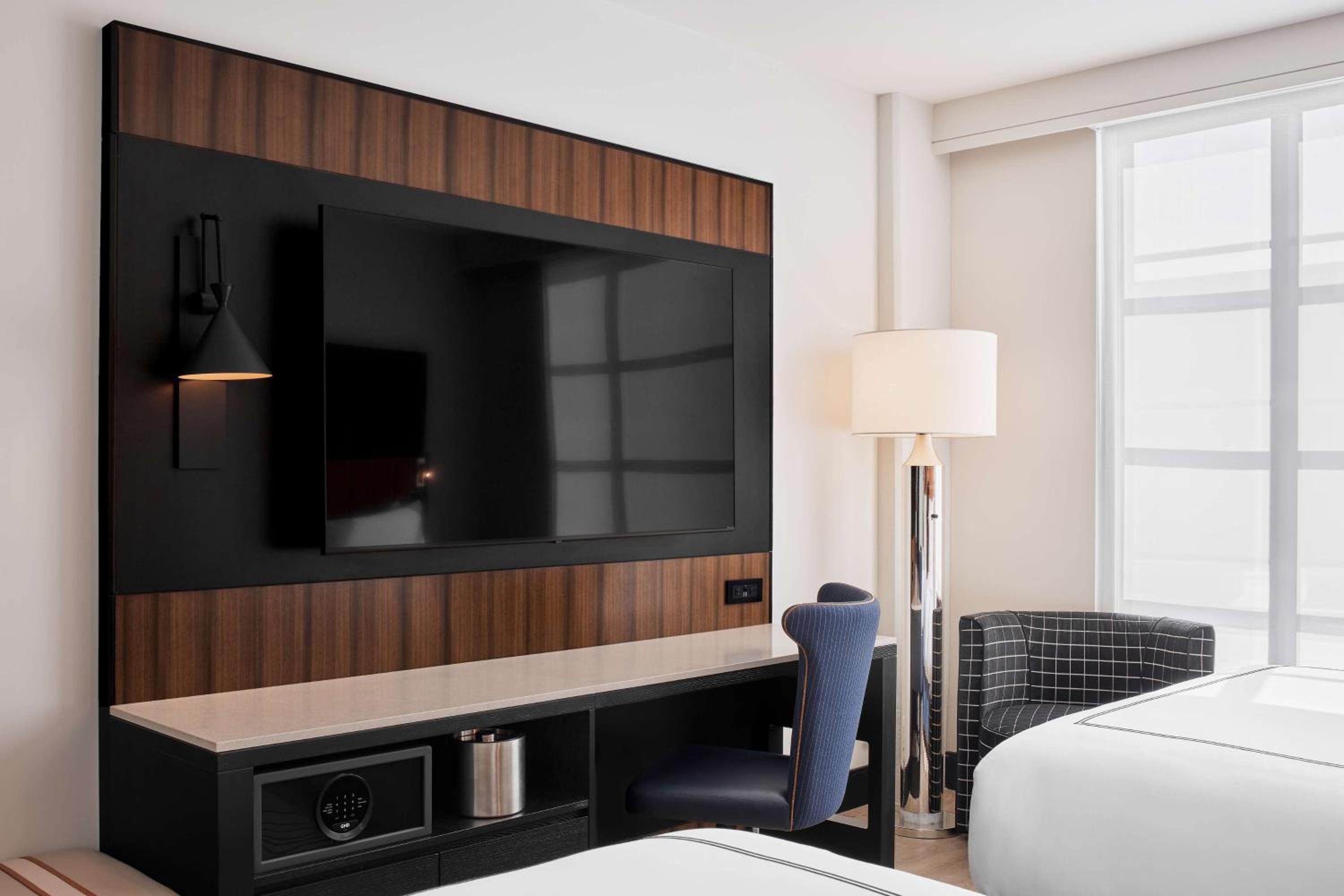Deluxe Corner Queen Room with Two Queen Beds - Photo 1