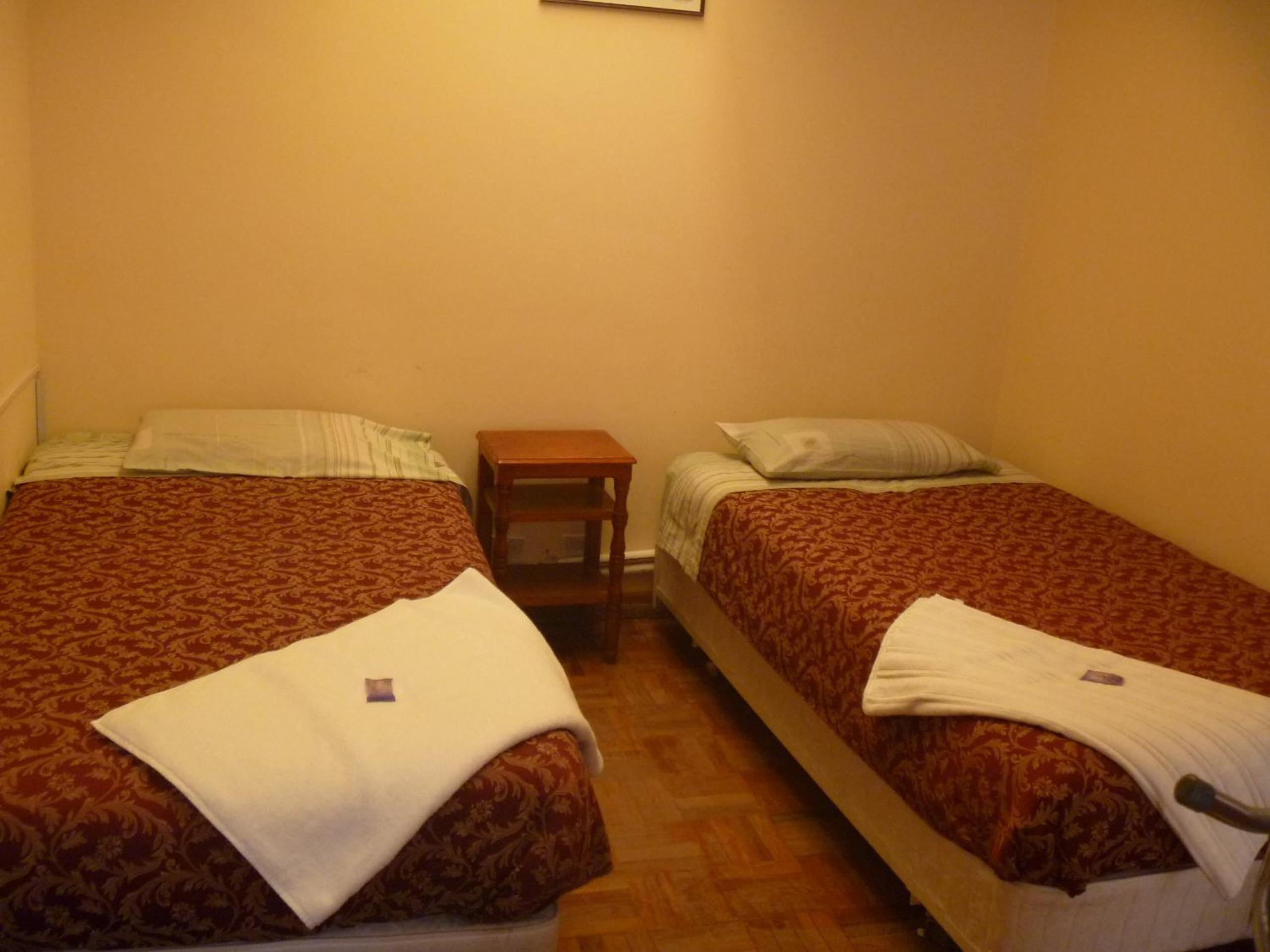 Twin Room with Private Bathroom photo 2