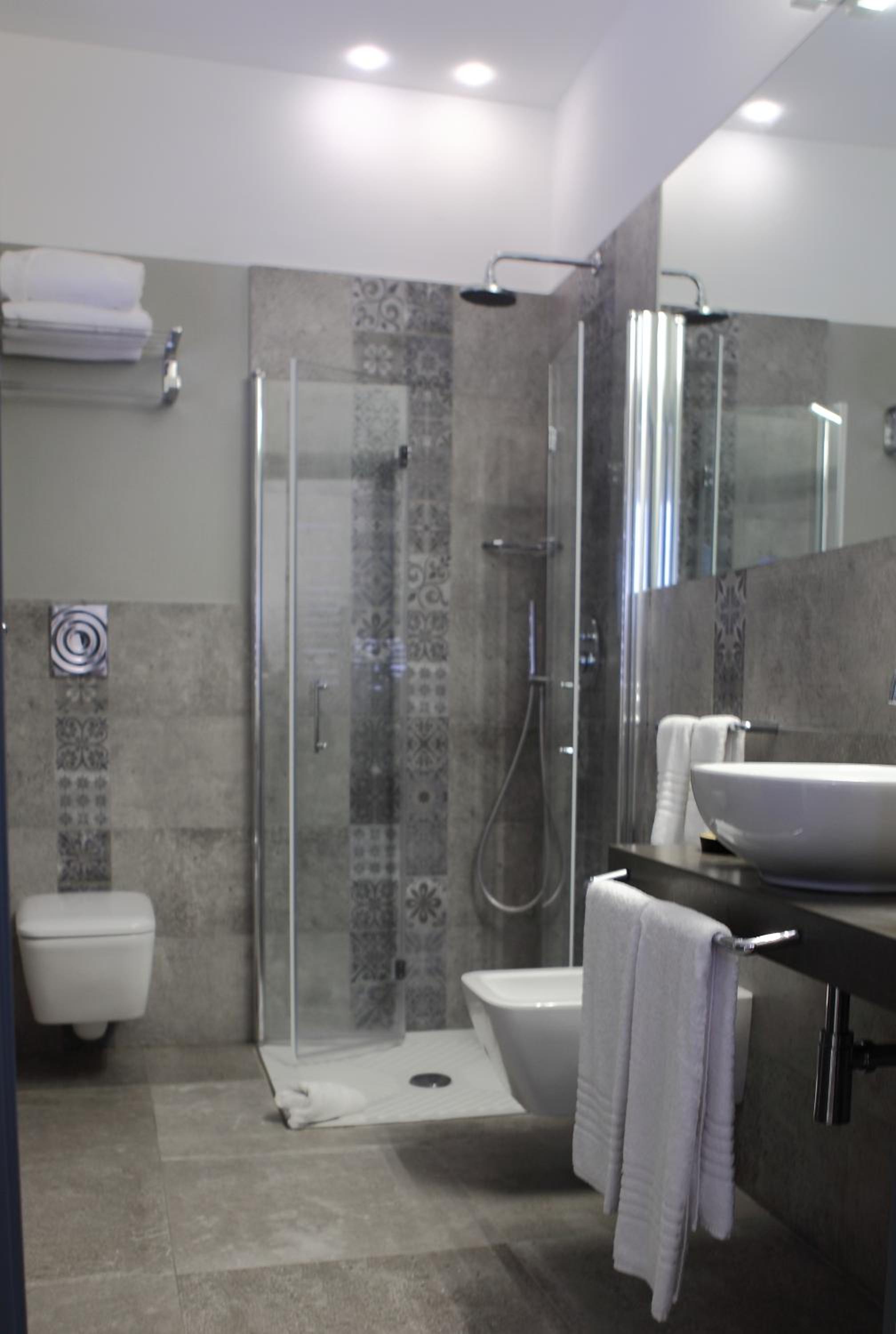 Standard Double Room - Photo 3