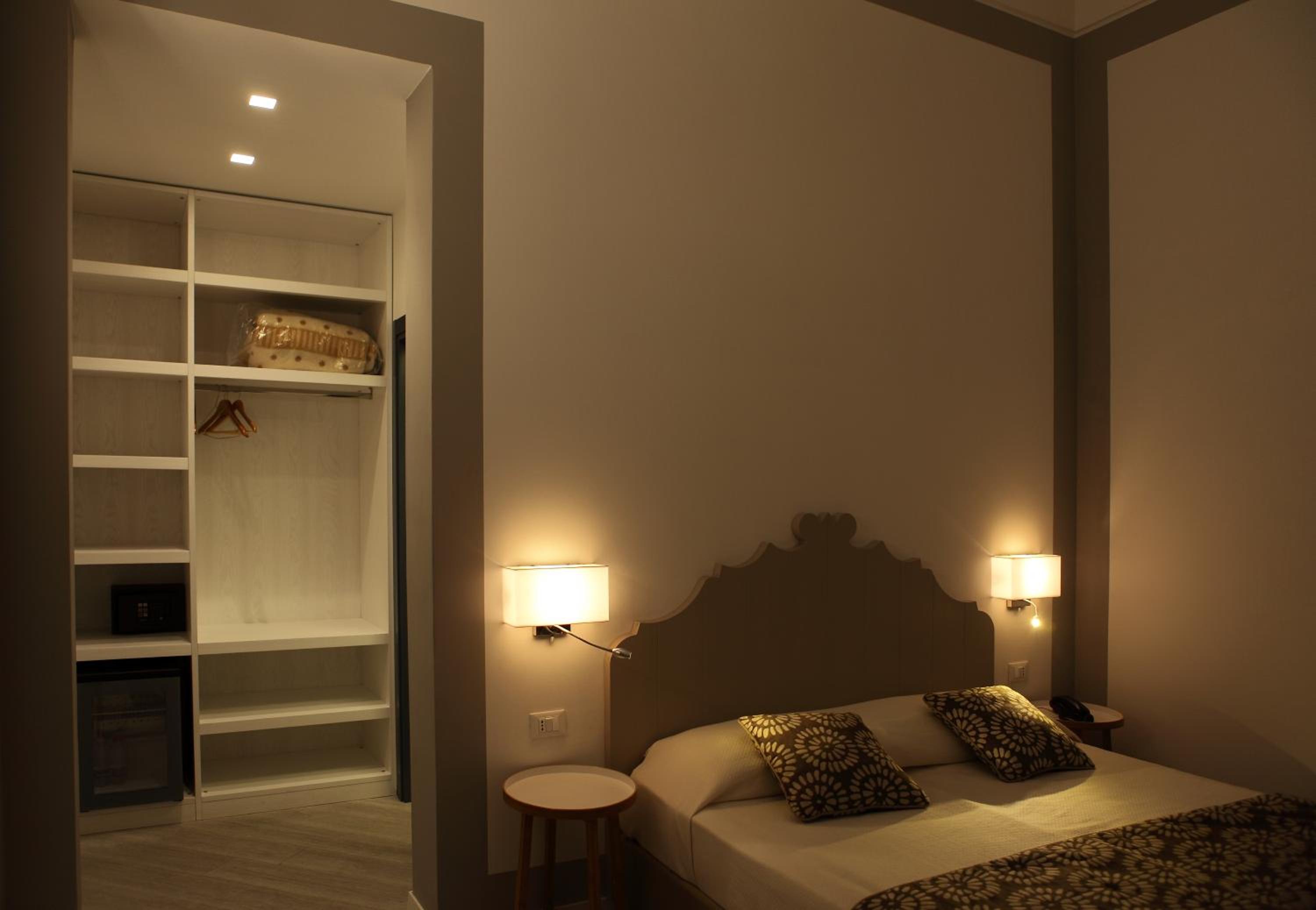Standard Double Room - Photo 4