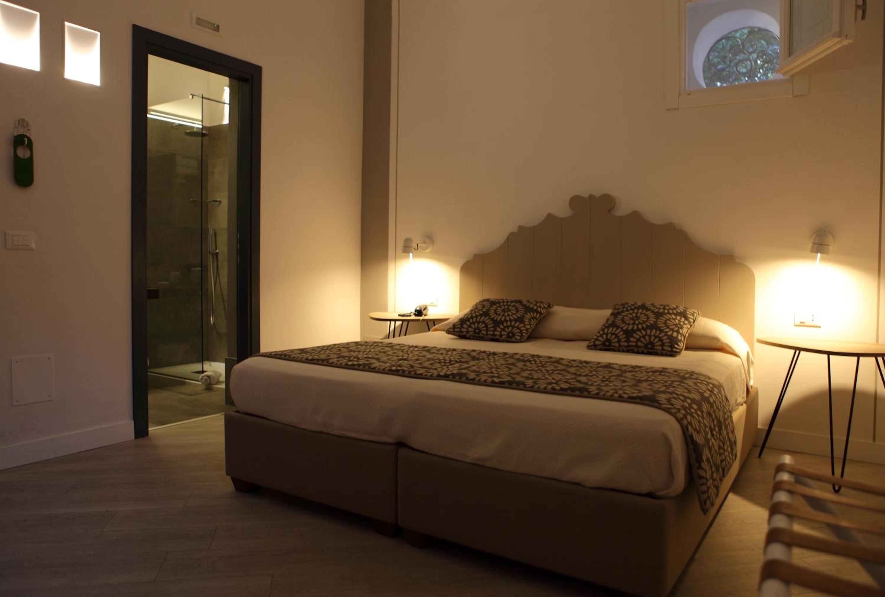 Standard Double Room - Photo 2