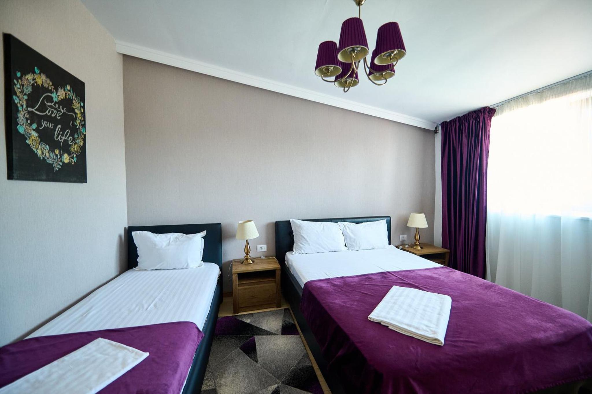 Basic Twin Room - Photo 19