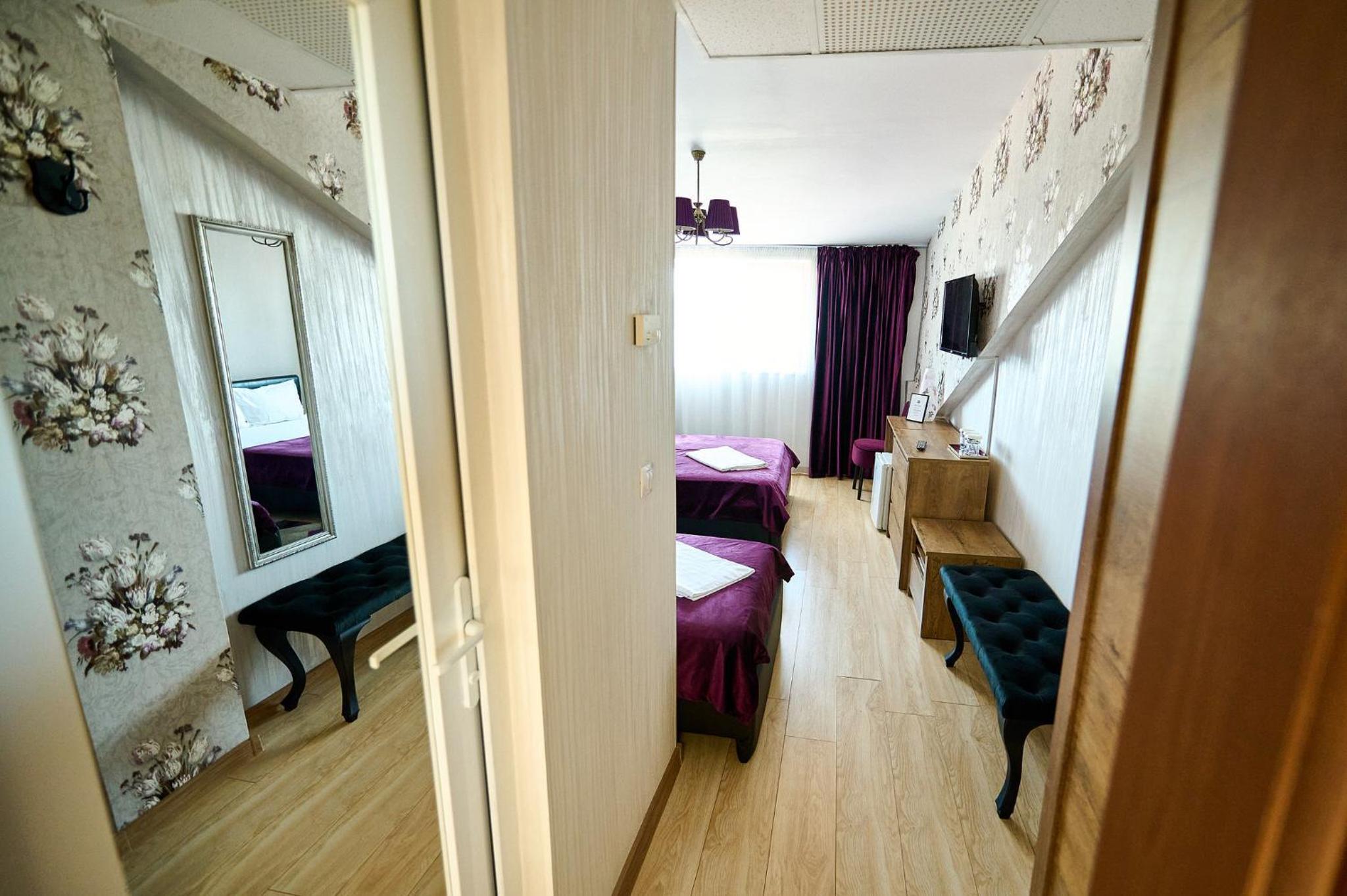 Basic Twin Room - Photo 26