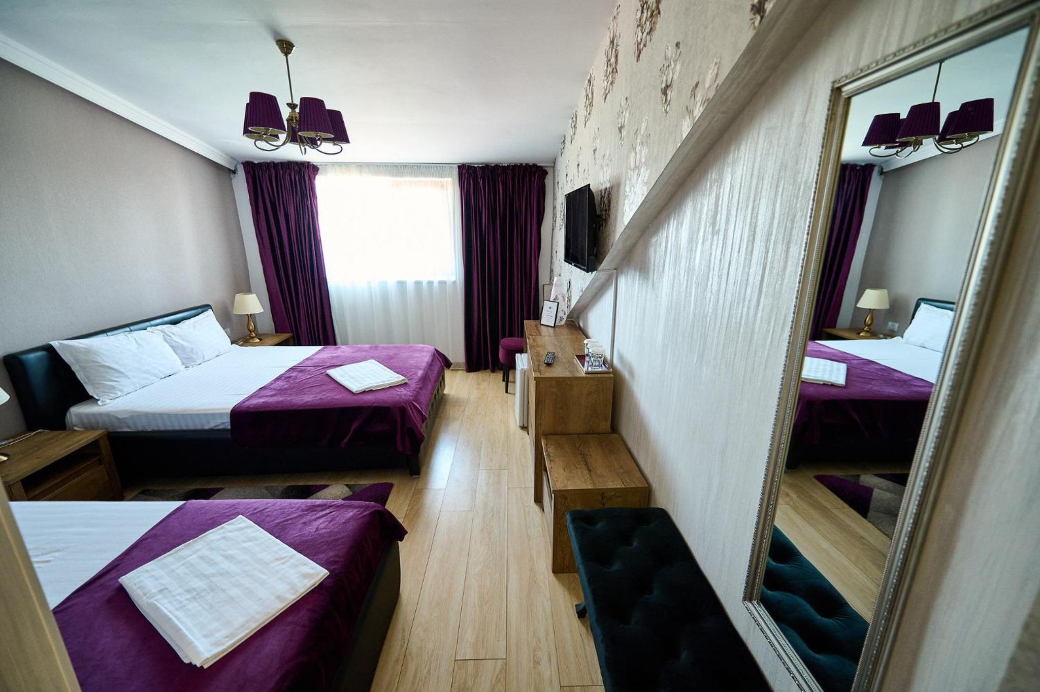 Basic Twin Room - Photo 30