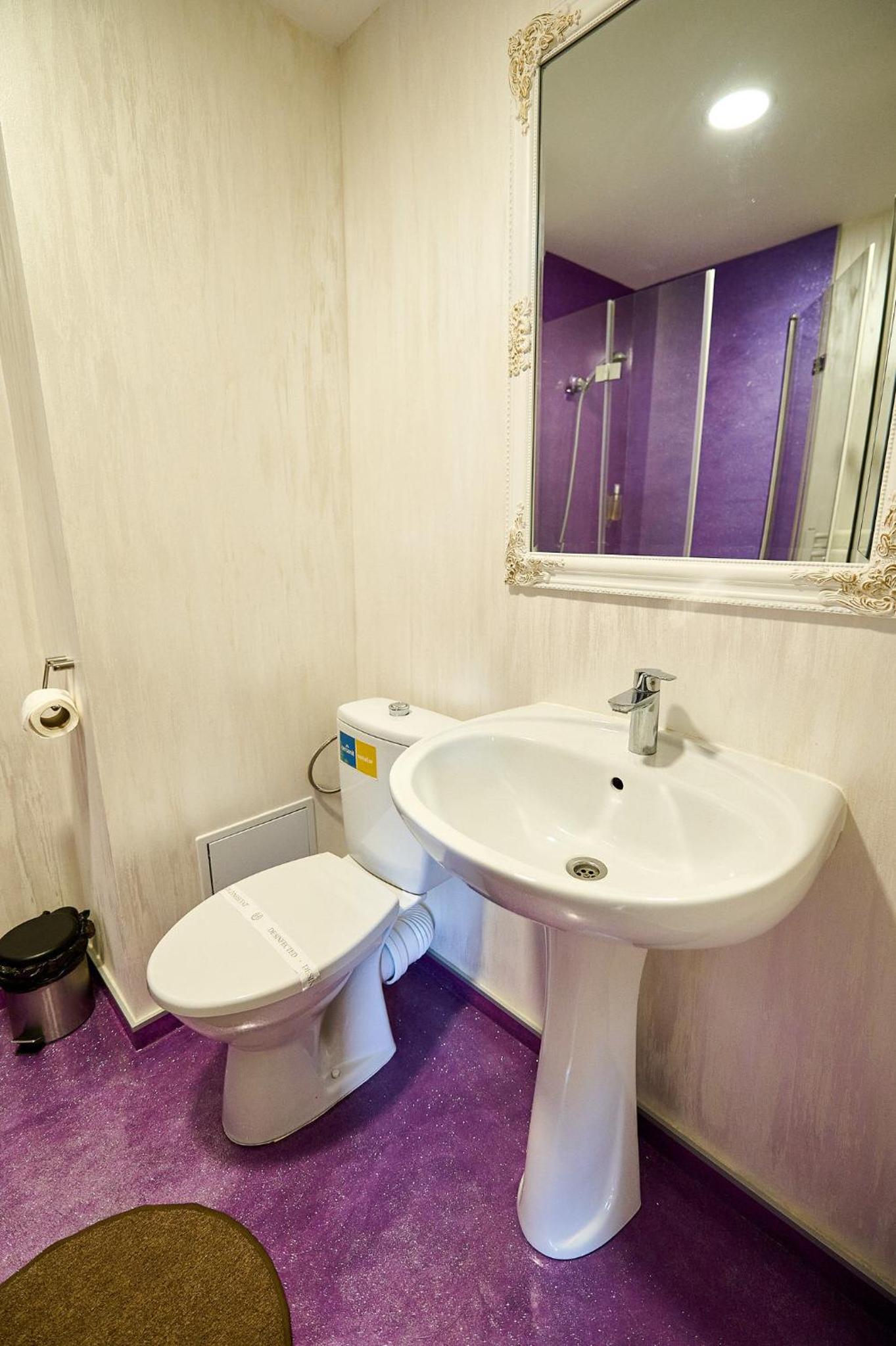 Basic Twin Room - Photo 37