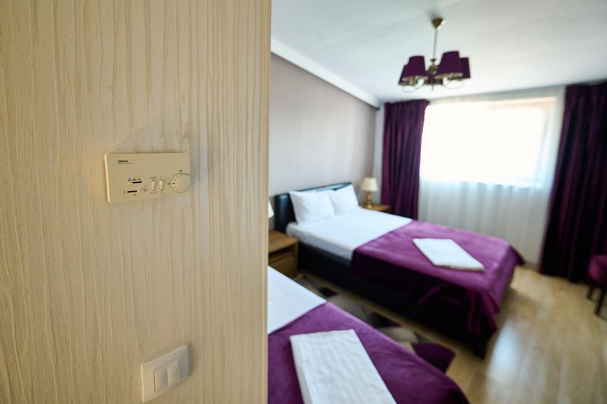Basic Twin Room - Photo 21