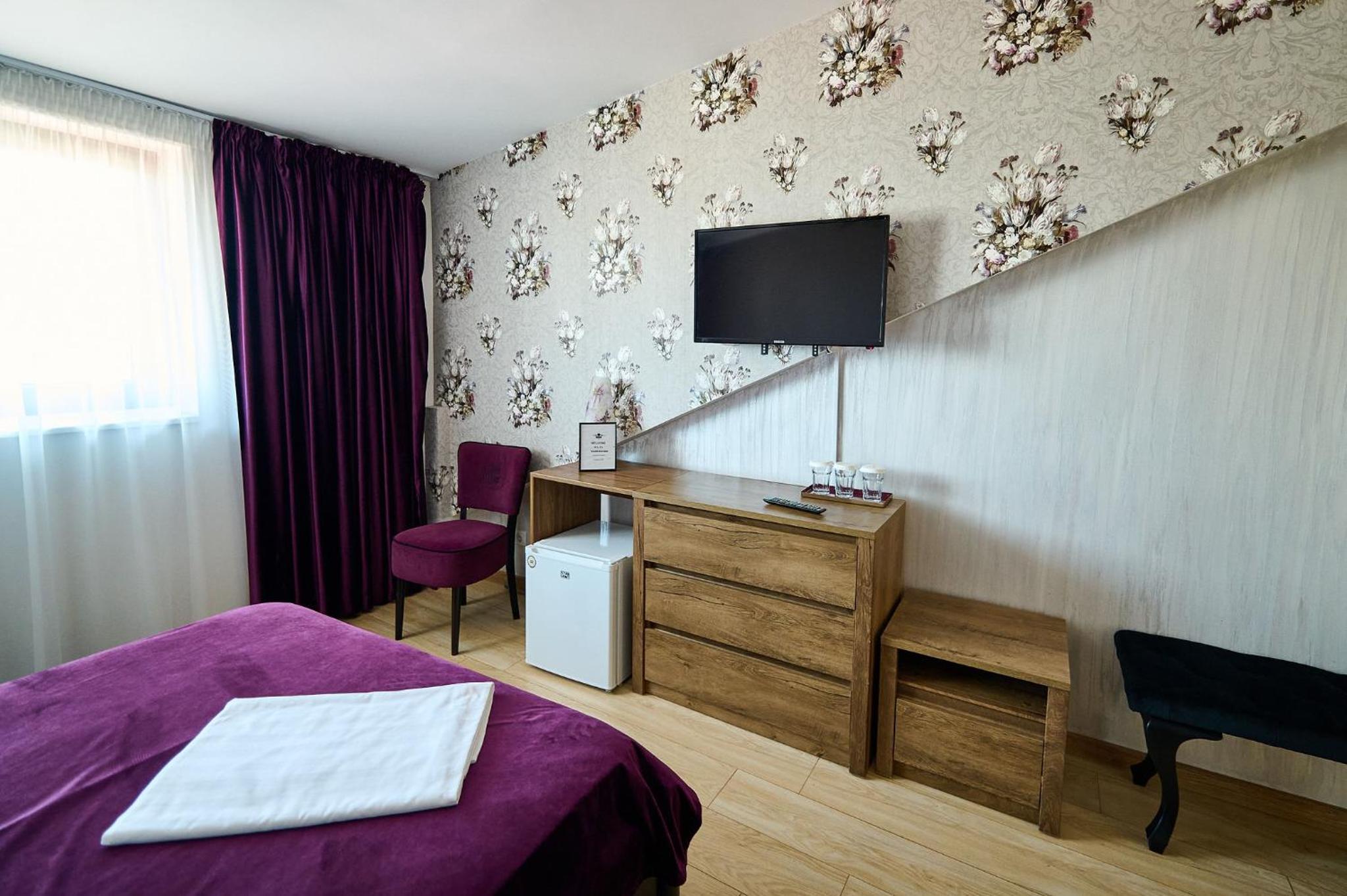 Basic Twin Room - Photo 35