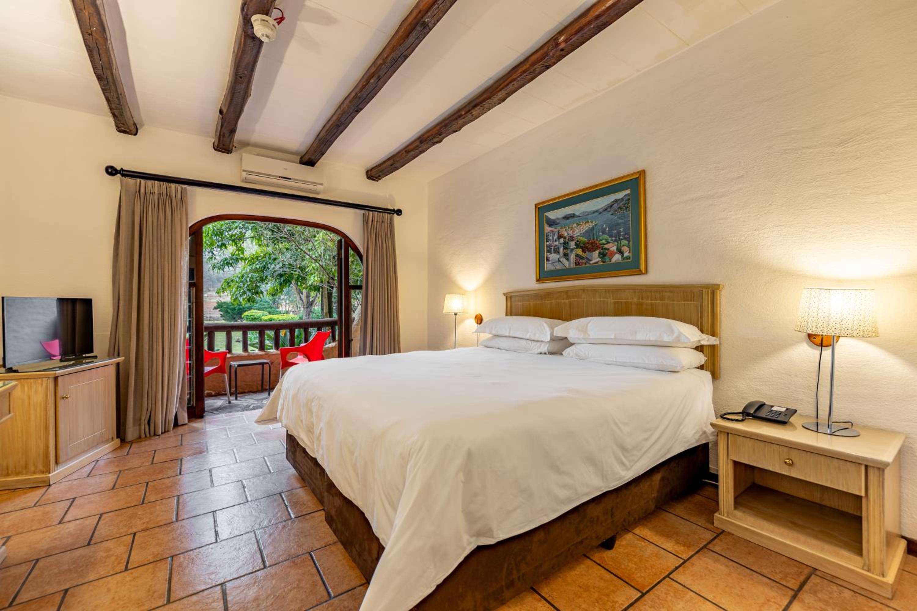Standard King or Twin Room with Garden View - Photo 4