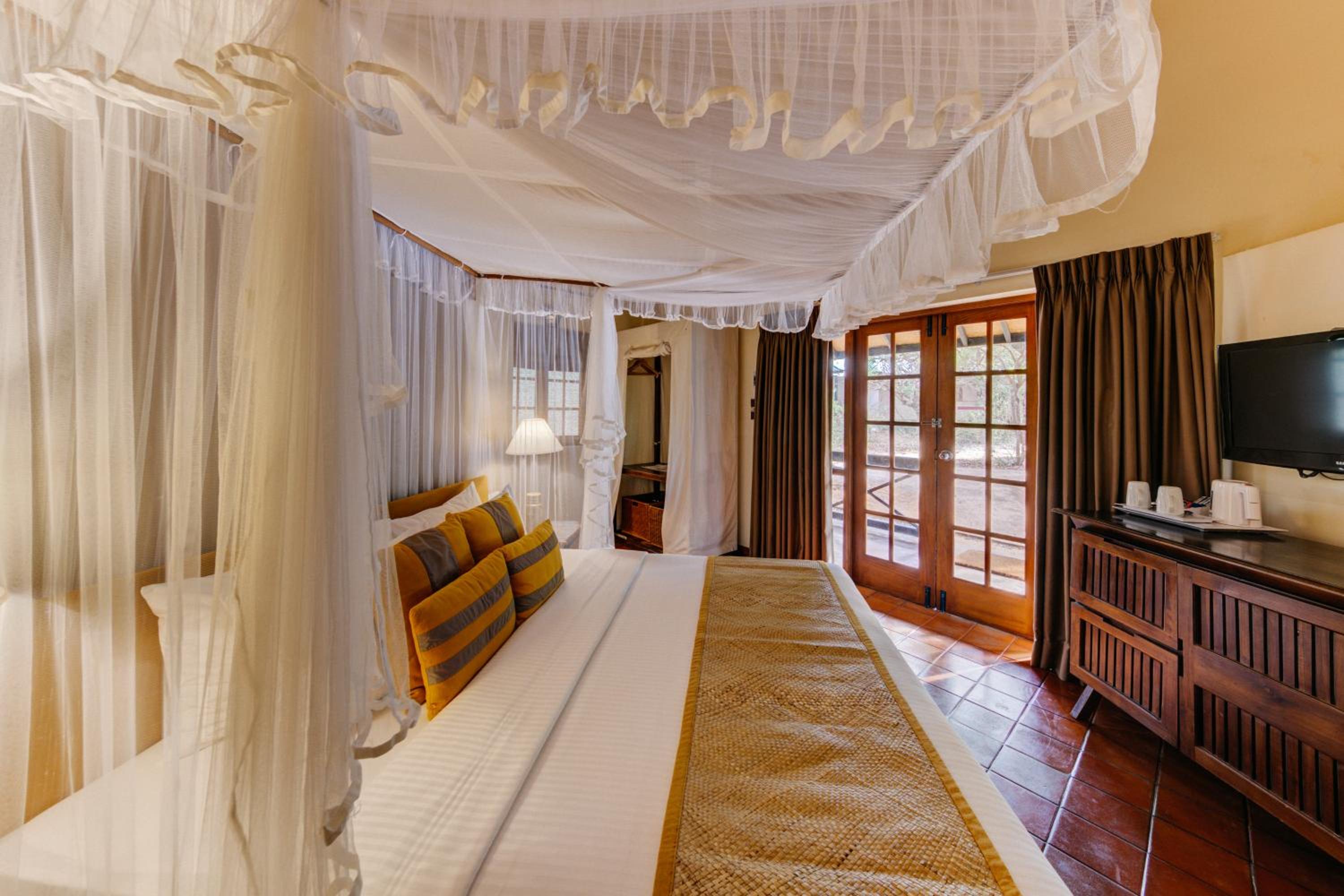 Jungle Chalet King - 10% off Safari | Complimentary cocktail each if reserved during Stargazing experience - Photo 1