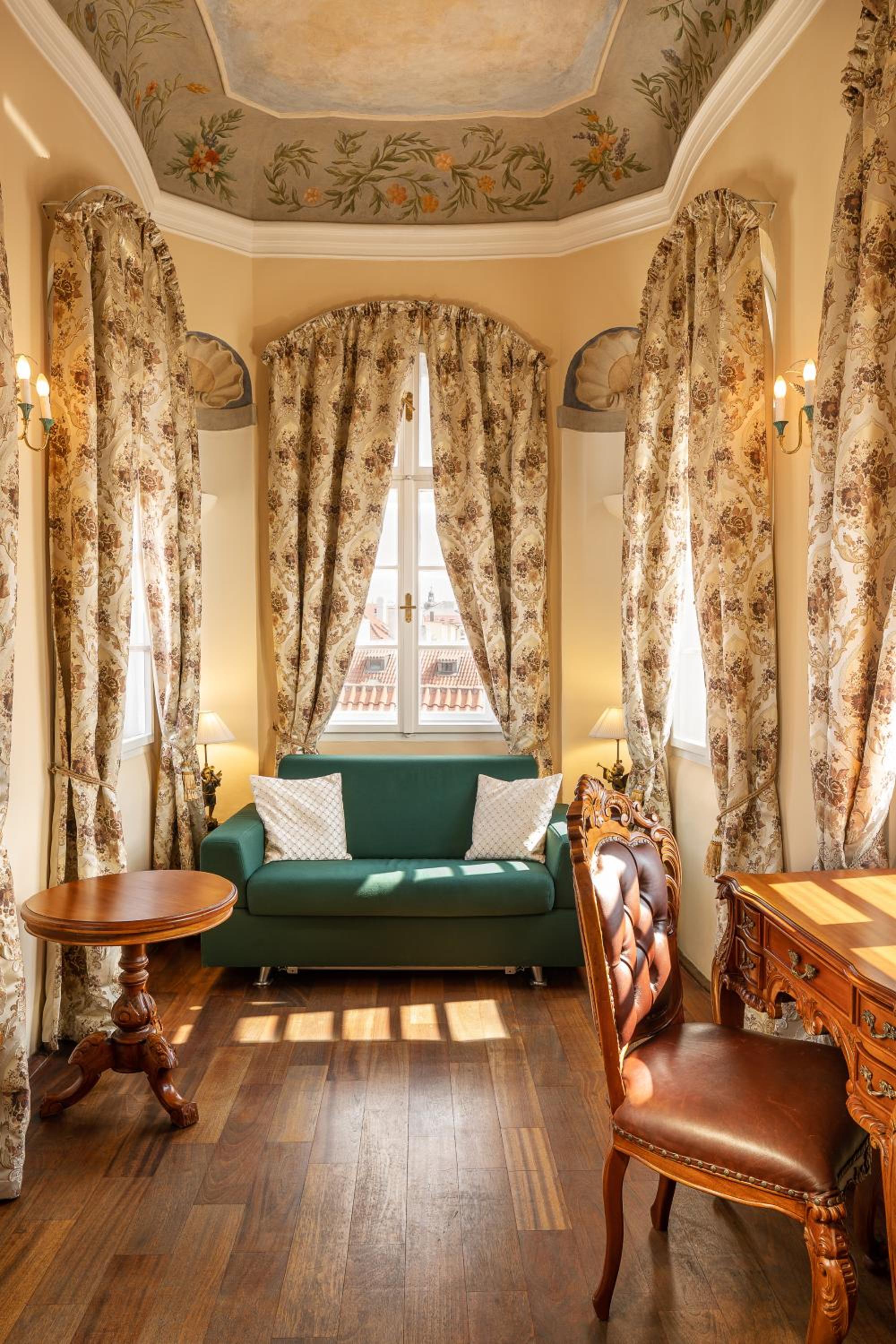 Tower Suite - Photo 5