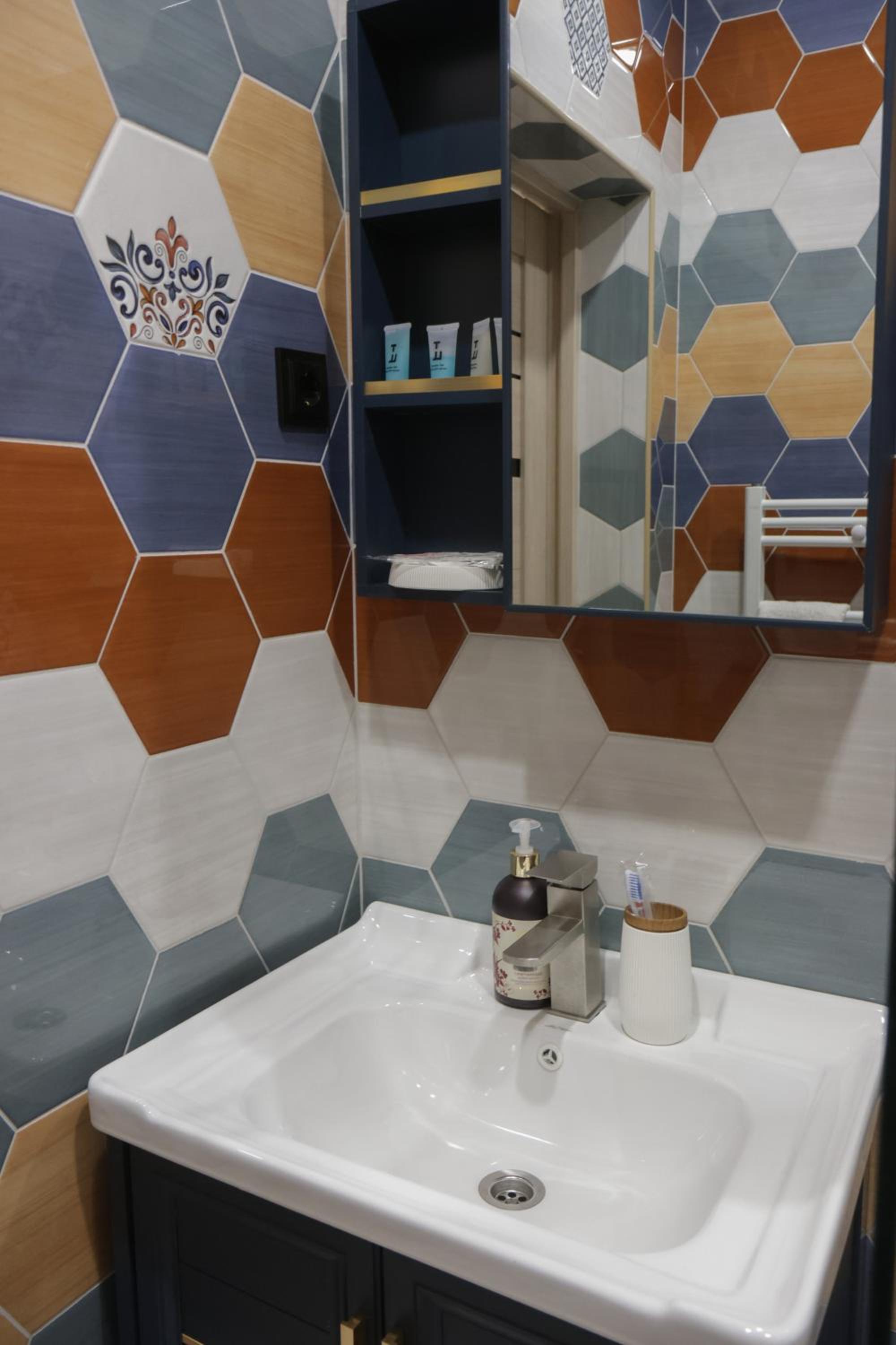 Deluxe Double Room with Bath photo 2