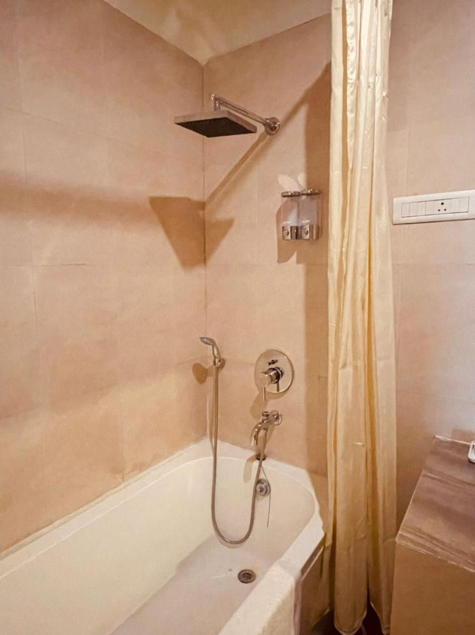 Deluxe King Room photo 2