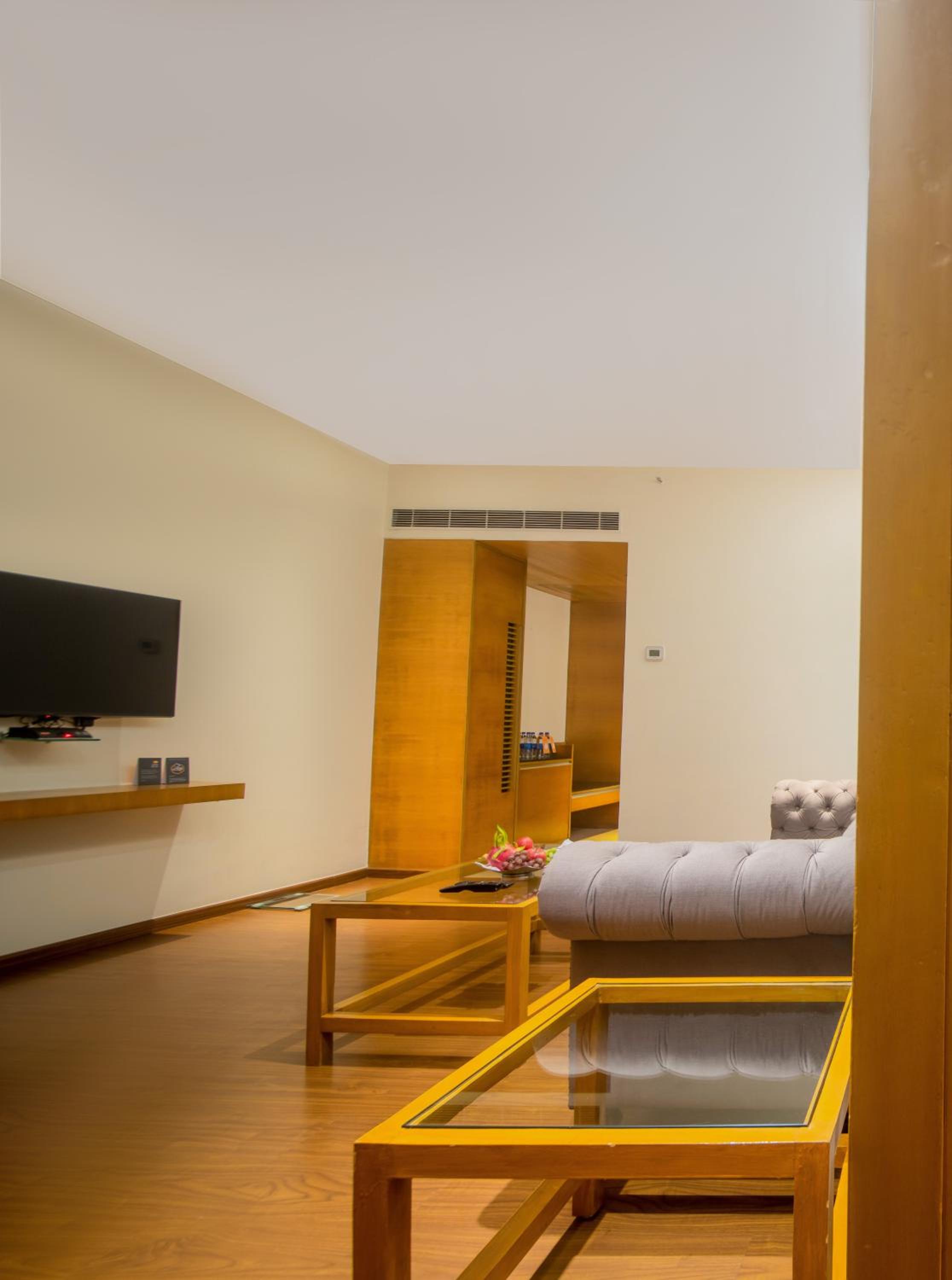 Marigold Royal Suite With Complimentary Cocktail Hour 07pm To 09pm Marigold Royal Suite With Complimentary Cocktail Hour 07pm To 09pm