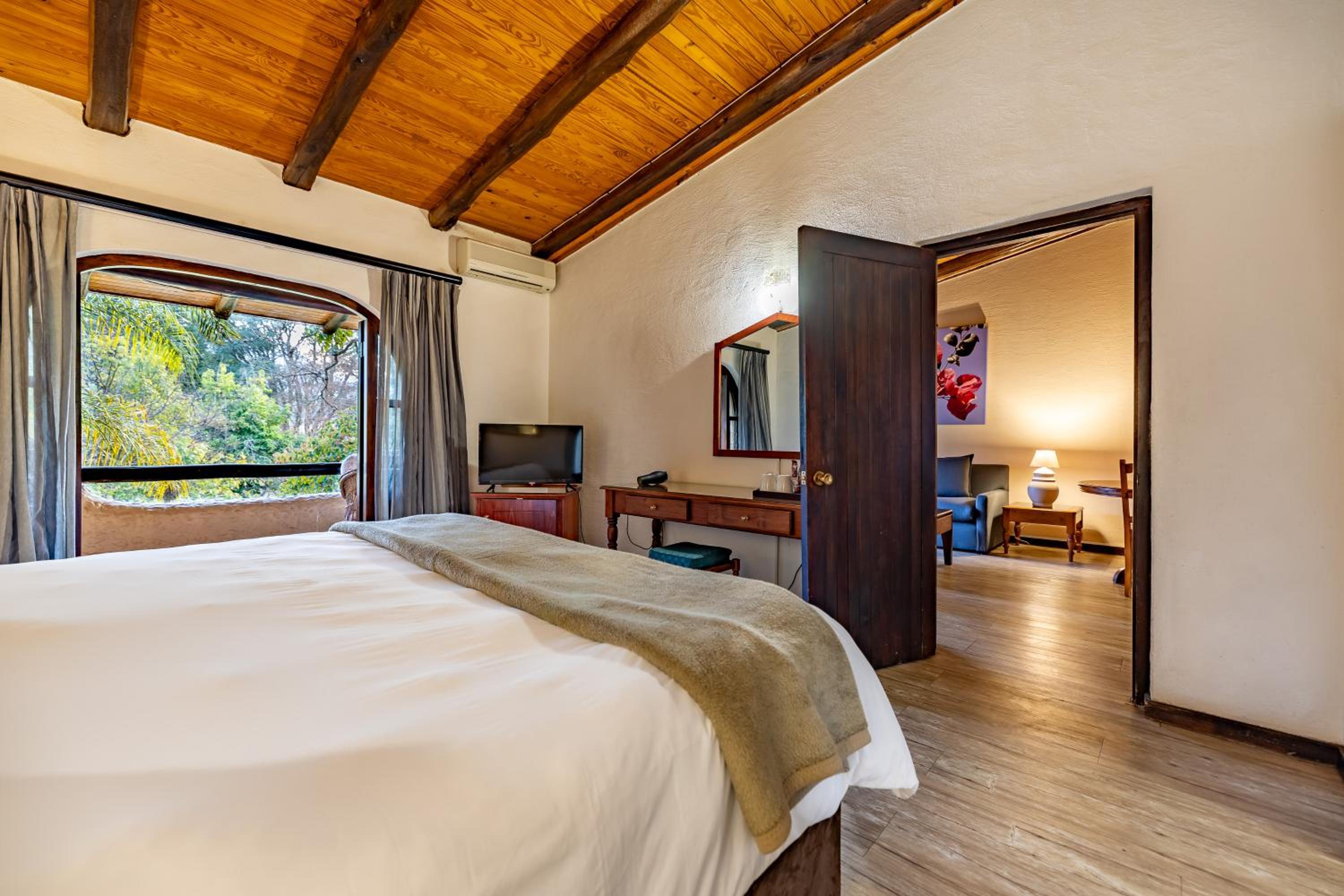 Standard Suite - Photo 2