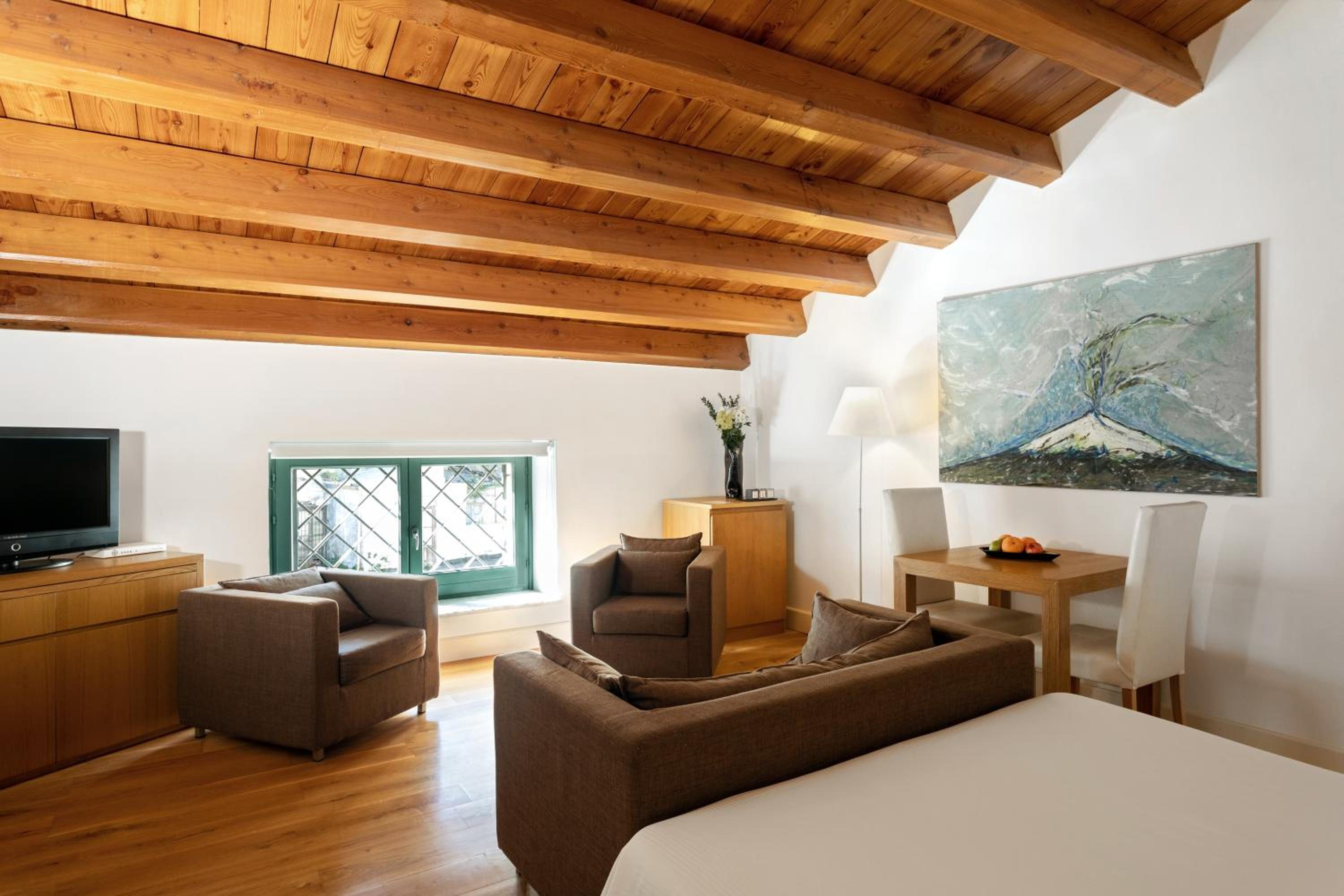 Deluxe Room with Jacuzzi - Photo 1