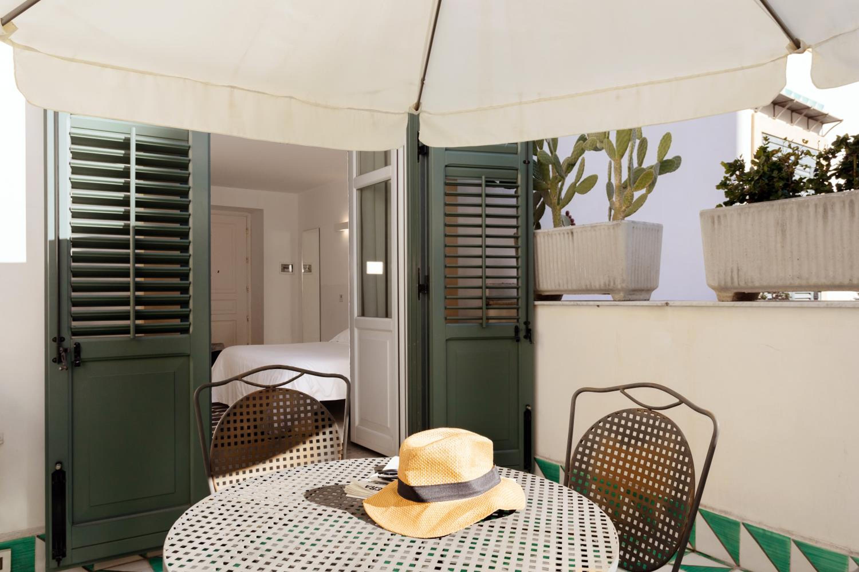 Suite - Photo 10