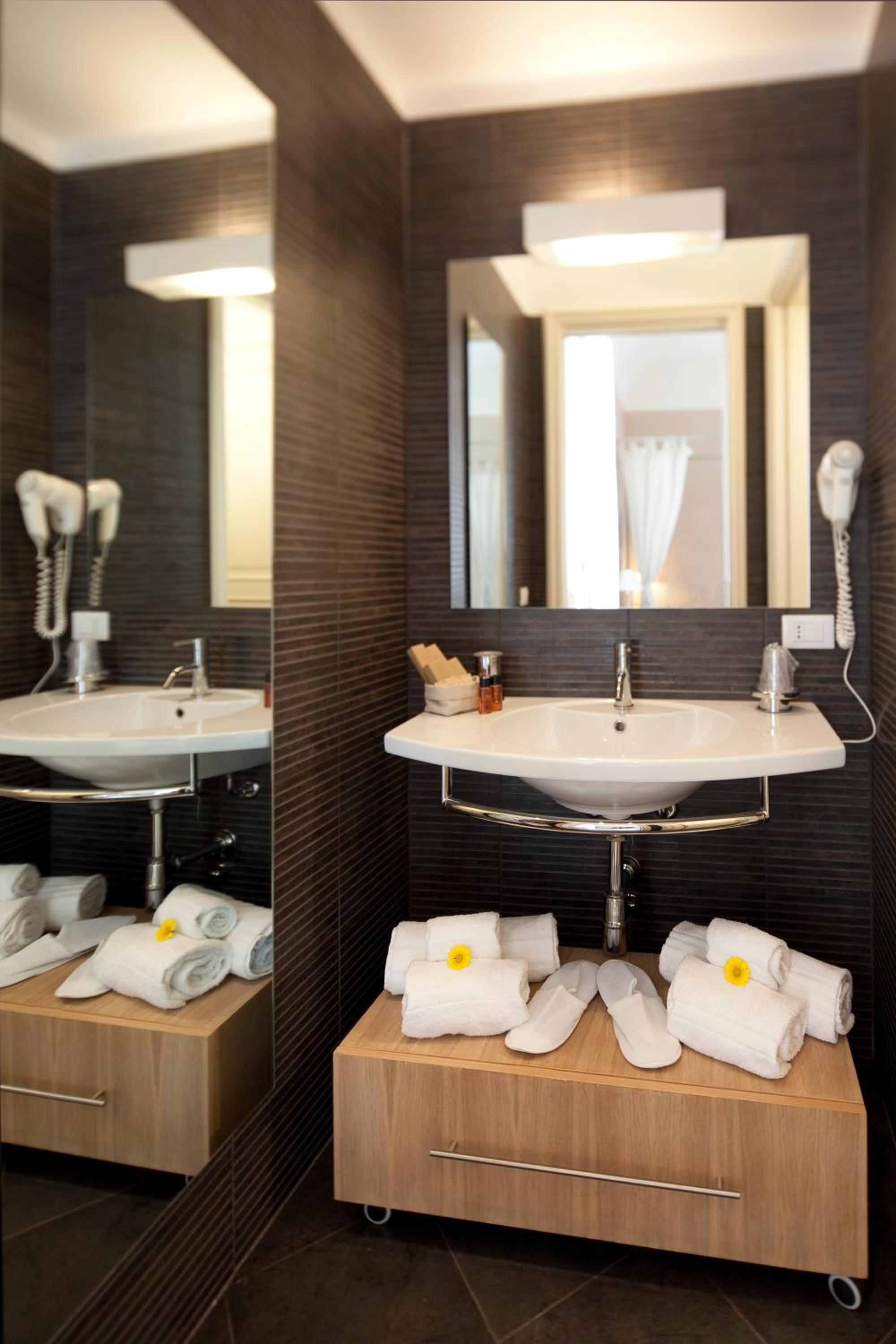 Suite - Photo 2
