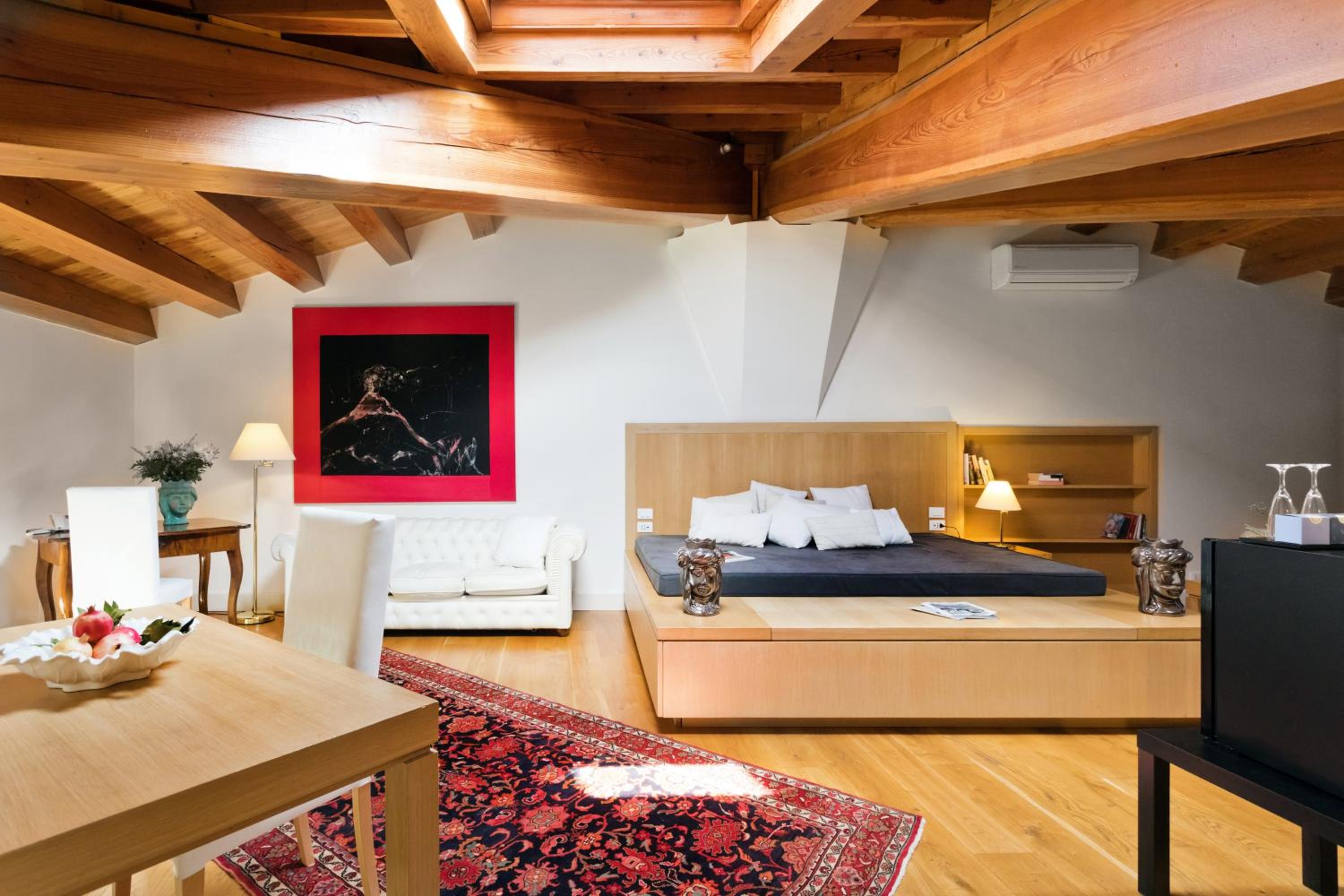 Luxury Suite - Photo 1