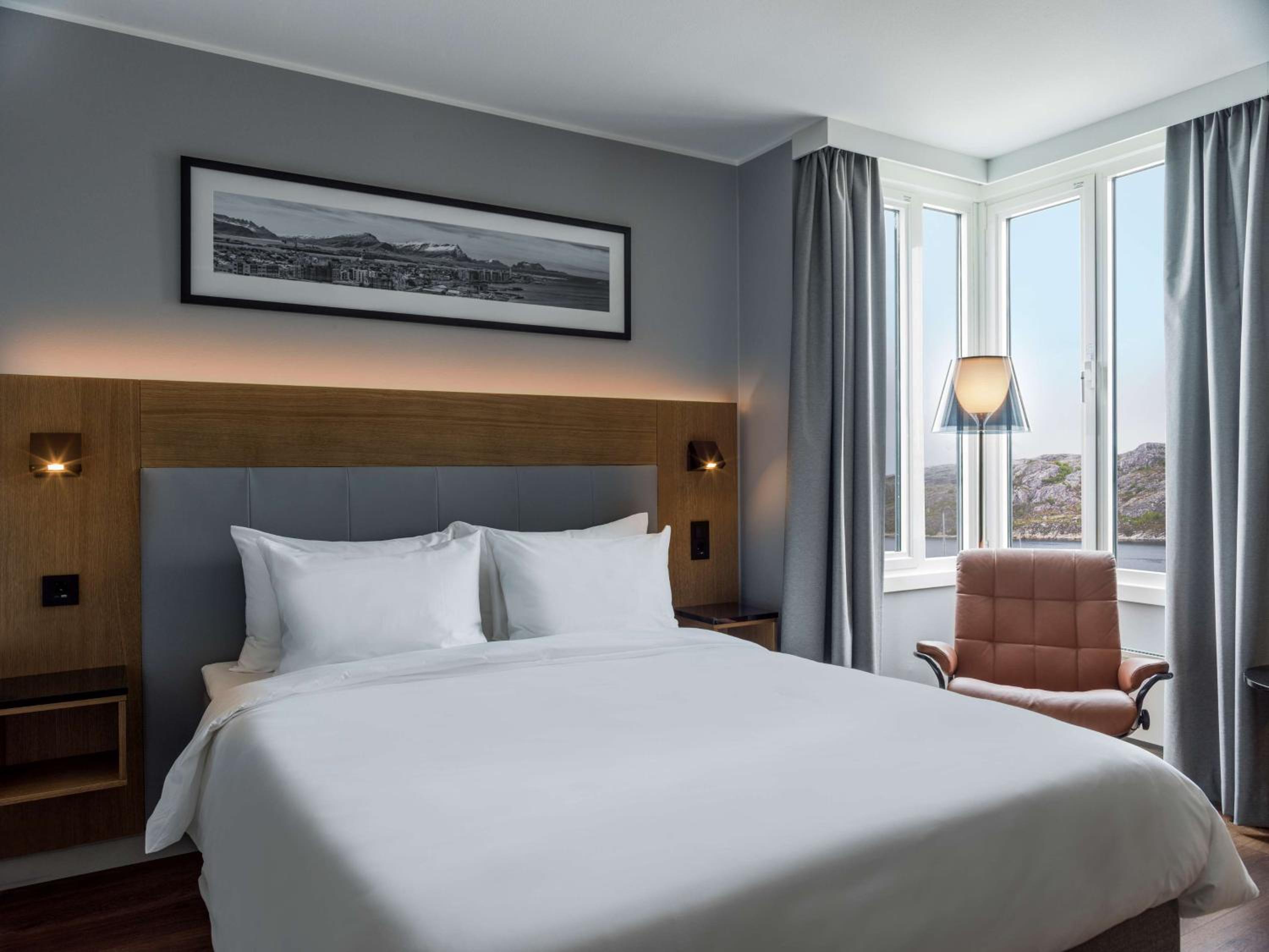 Premium Room with Sea View - Photo 10