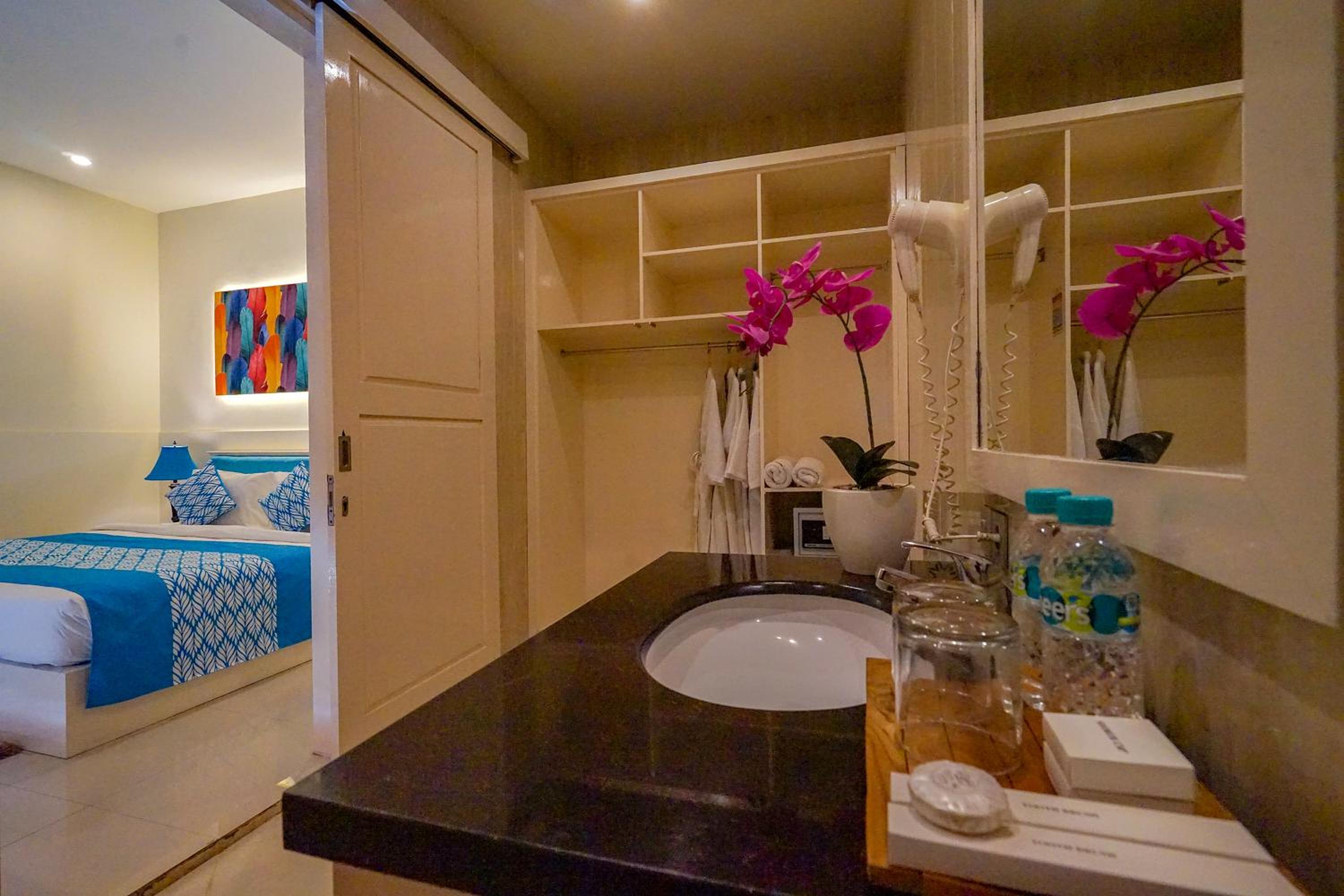 Deluxe Premium Three-Bedroom Villa with Private Pool photo 3