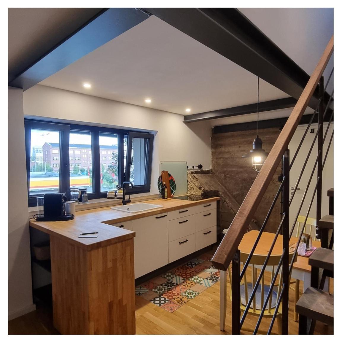 Studio with Balcony photo 2