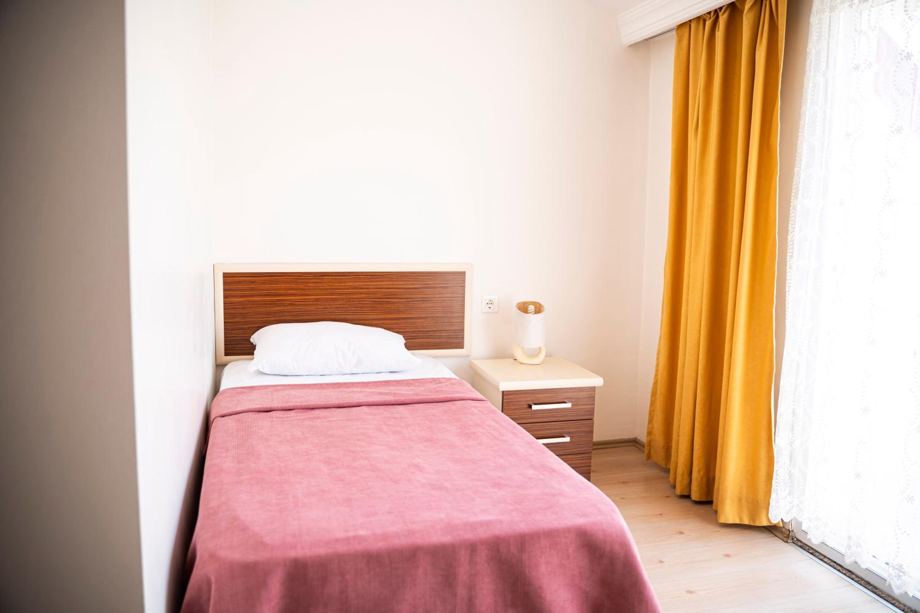 Budget Single Room photo 3