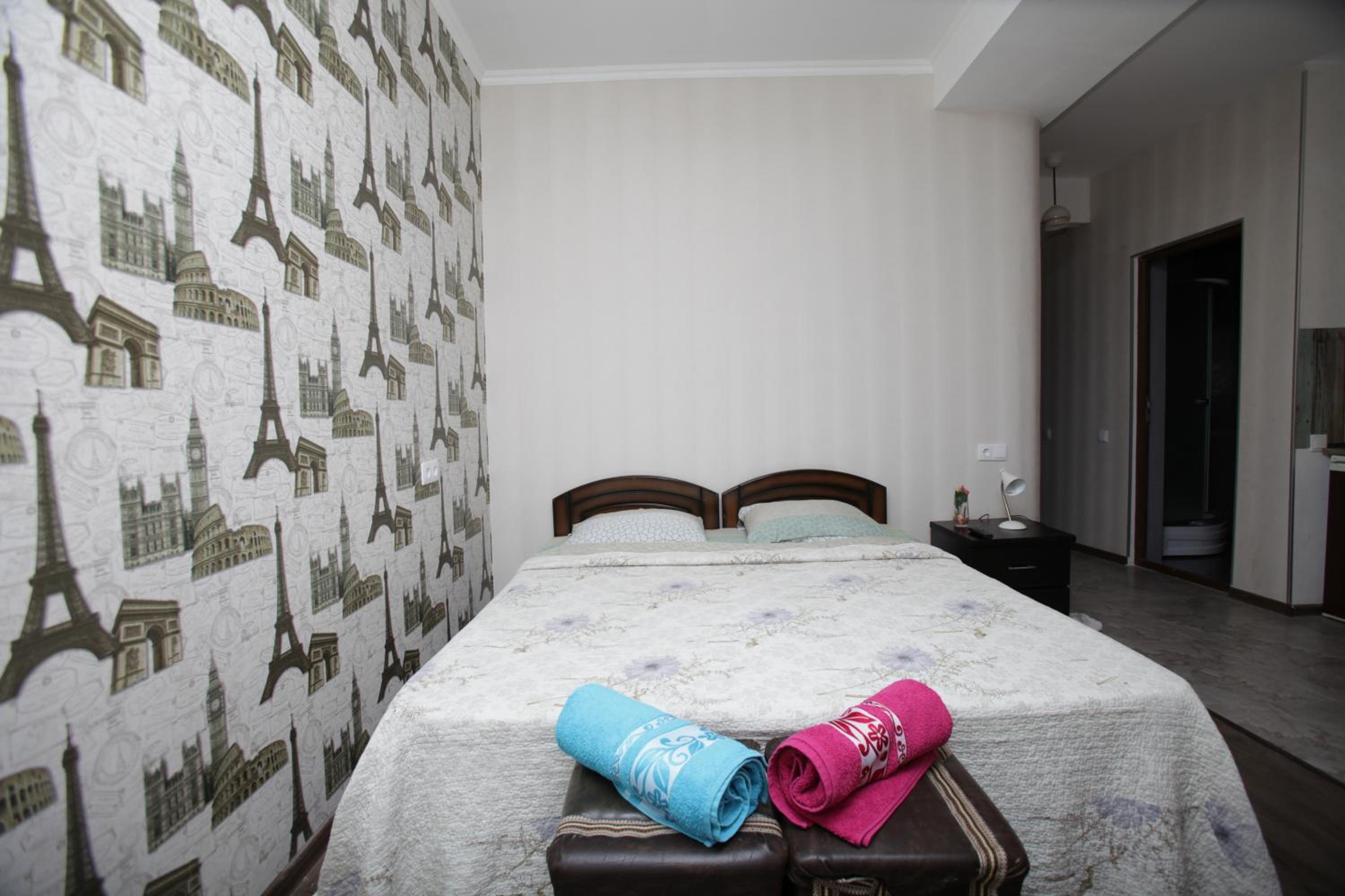 Studio Apartment - Photo 1