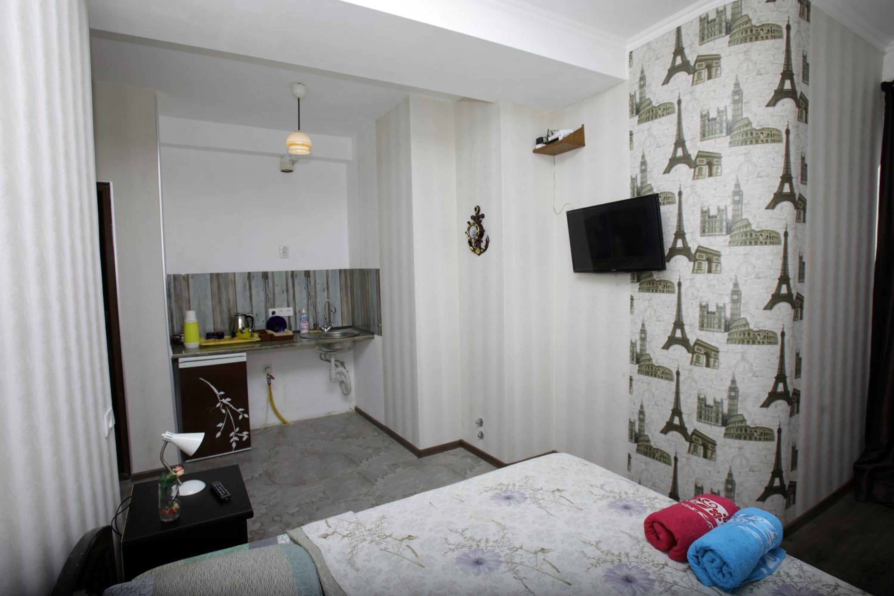Studio Apartment - Photo 9